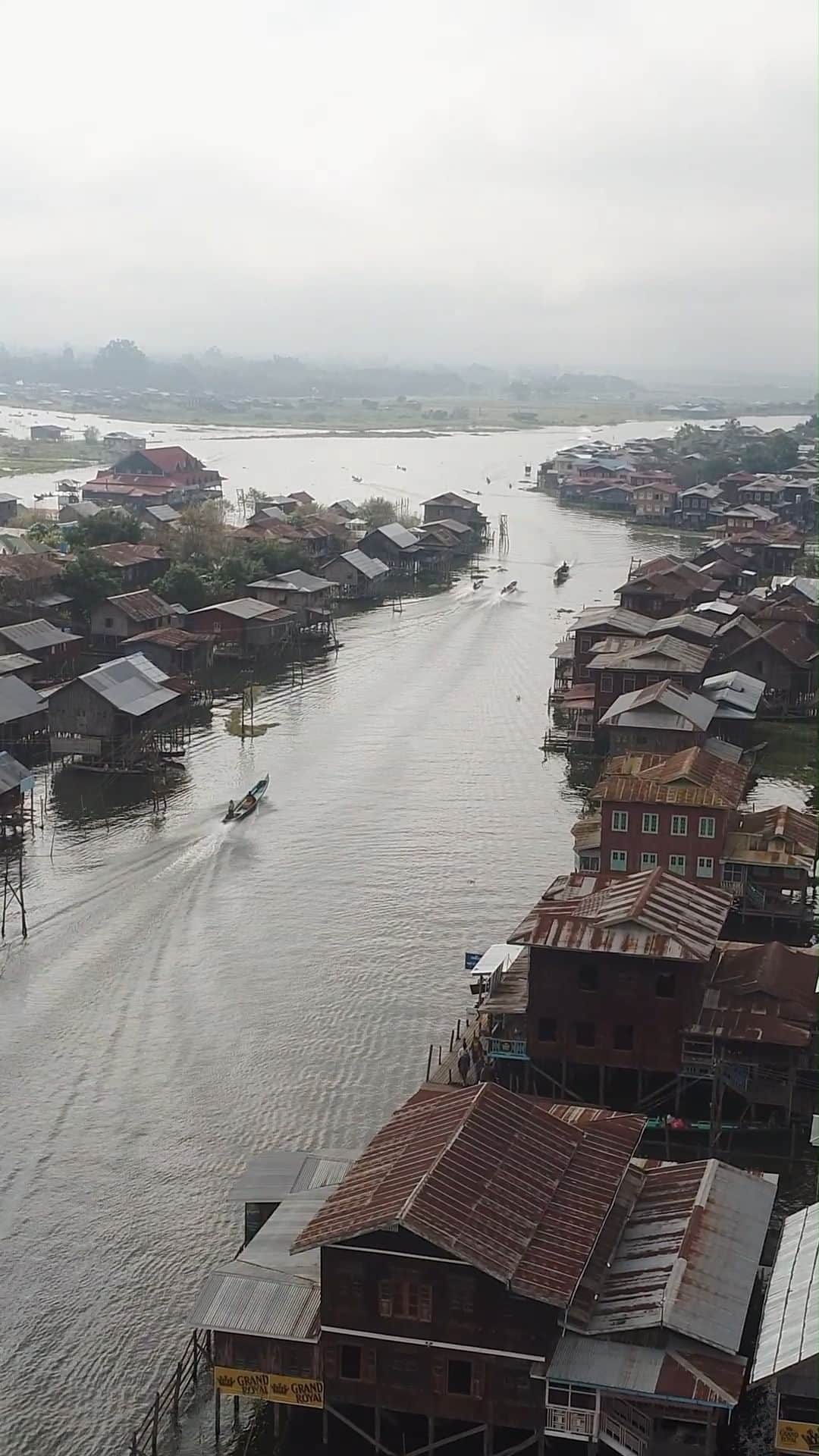 大英博物館のインスタグラム：「Interconnected yet cut-off, rich in natural resources such as jade, rubies and teak but with much of the country living below the poverty line, Myanmar is a country that defies categorisation.   Myanmar is strategically located for cross-cultural interactions. In the north it borders China; to the west India and Bangladesh; and in the east Thailand and Laos. The Bay of Bengal and the Andaman Sea bound the long tail of its tropical coastline.   The country’s varied landscape provides many valuable natural resources, from gemstones to cotton, which have been traded by its peoples for more than 2,000 years across land and sea.   Alongside these historic sources of wealth, today Myanmar is one of the largest exporters of rare earths – minerals needed to make electric vehicles, mobile phones and wind turbines.  In our latest blog, exhibition curator Alexandra Green explores the landscapes of Myanmar, from the snow-capped mountains of the north to the tropical rainforests of the south – read more via the link in our bio.   🏛 Discover dazzling objects in our #BurmaToMyanmar exhibition – now open until 11 February.   🎫 Book your tickets via the link in our bio.  Supported by  Zemen Paulos and Jack Ryan  #BritishMuseum #Burma #Myanmar」