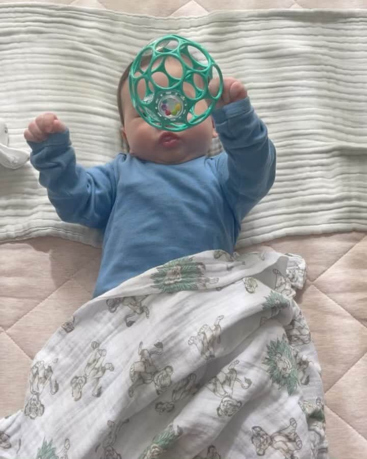 藤田弘輝のインスタグラム：「Almost 4 Months!  We love you my little best friend.」