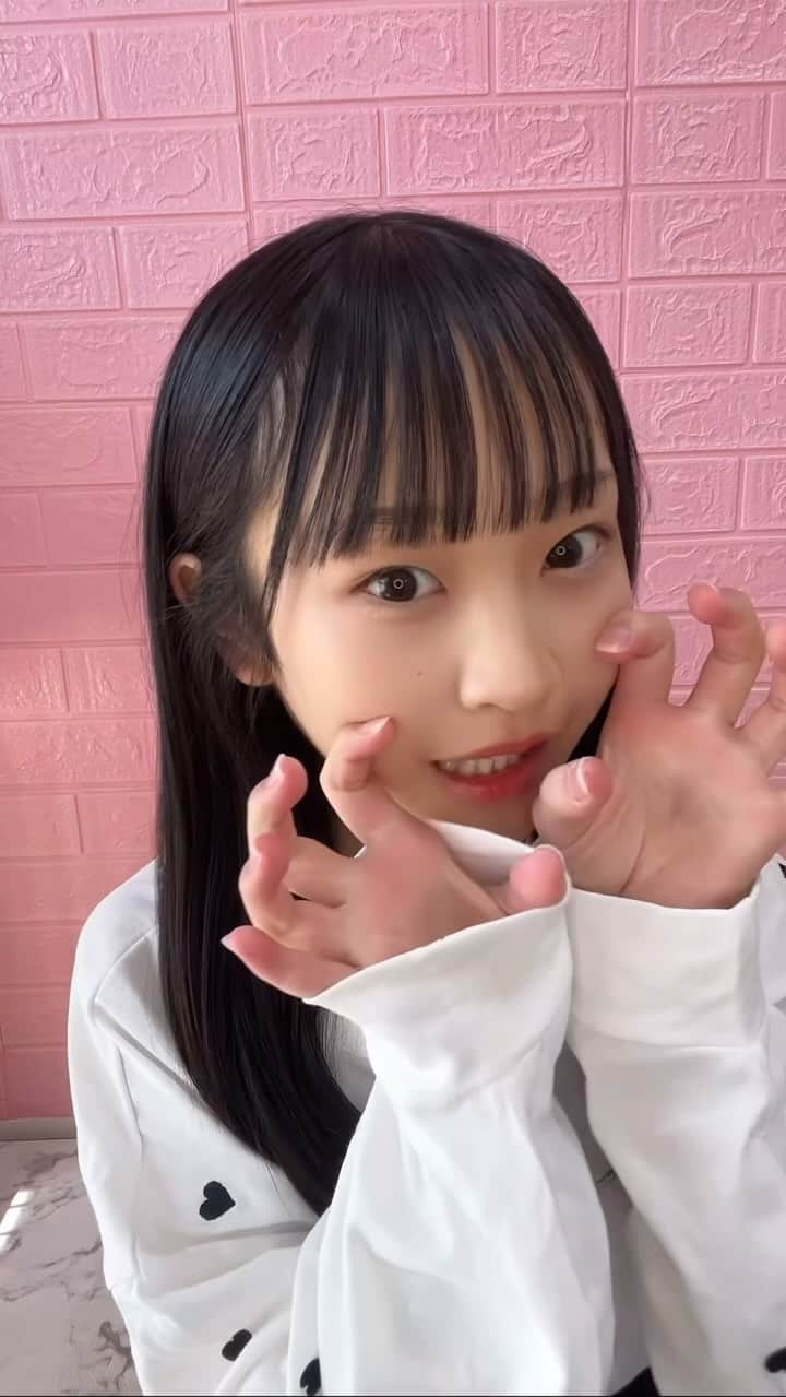 西野心桜のインスタグラム：「変身！！！！！🪞🪄︎︎   #変身  #変身動画  #jc  #09  #followme  #女子中学生」