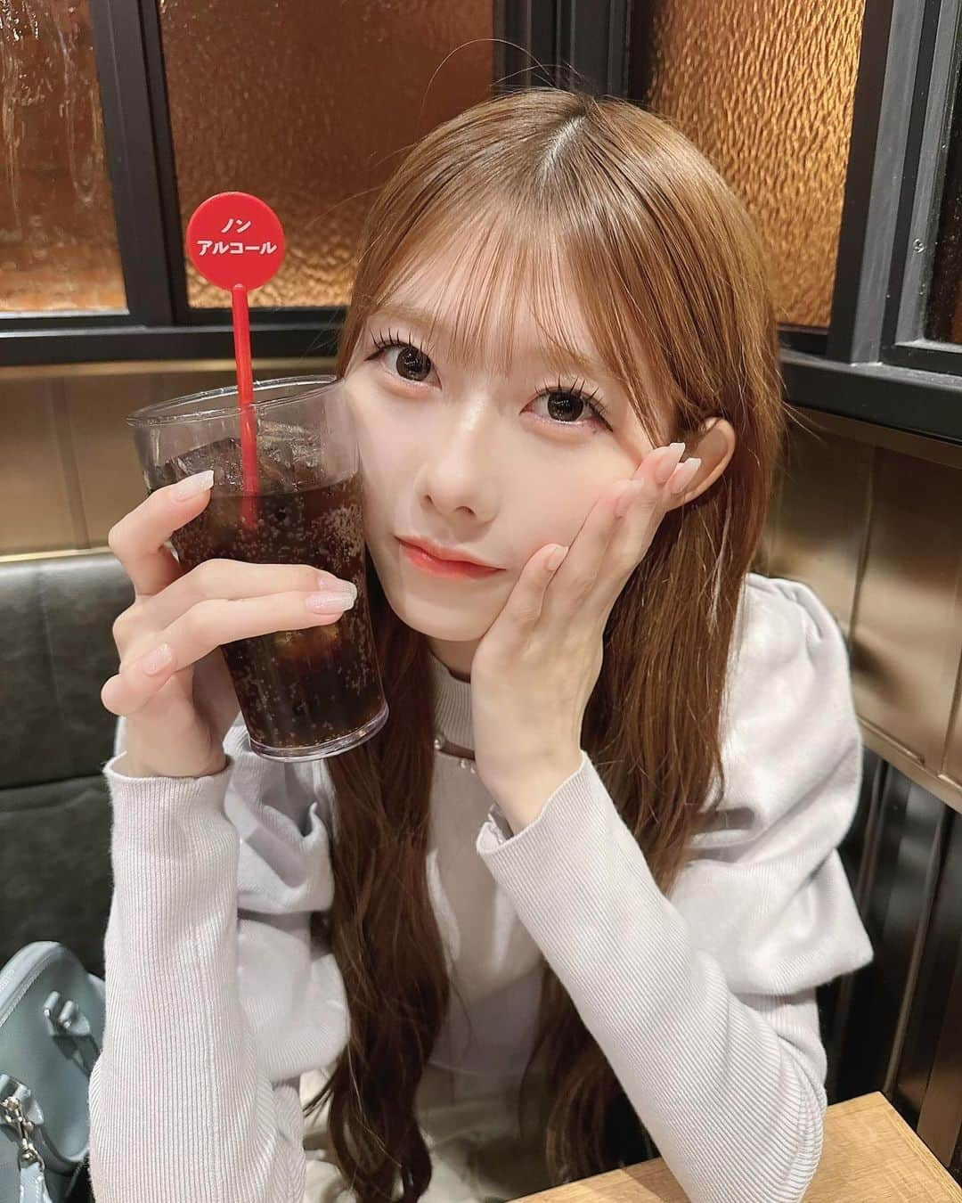 千葉恵里さんのインスタグラム写真 - (千葉恵里Instagram)「☁️ 🧼 ☁️ 🧼 ☁️ ⁡ ⁡ ⁡ ⁡ ⁡ ⁡ ⁡ ⁡ ⁡ 三姉妹でご飯行ってきた✌🏻 ⁡ ⁡ ⁡ ⁡ ⁡ ⁡ ⁡ ⁡ ⁡ ♪♪ ⁡ #ootd #dazzlin #ノンアルコール」11月3日 21時44分 - eriierii_1027