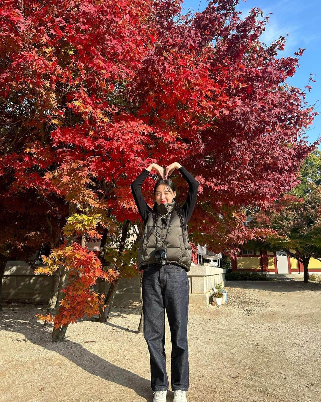 へウォン のインスタグラム：「눈에 뭐 들어간거 아님,,🍁🍂」