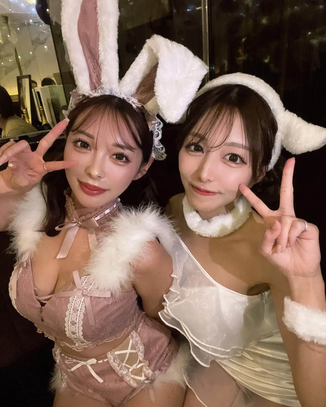 桜井みづき（キャバ嬢）のインスタグラム：「ハロウィン🎃❤️  お店バタバタで今年は全然みんなと写真撮れなかった😭  みんな可愛くてどこ見ても目が幸せだった🕊🩵 ハロウィンの日ジャングルめっちゃおすすめです💗  4枚目が黒服仮装ランキングで個人的優勝🏆➡️➡️」