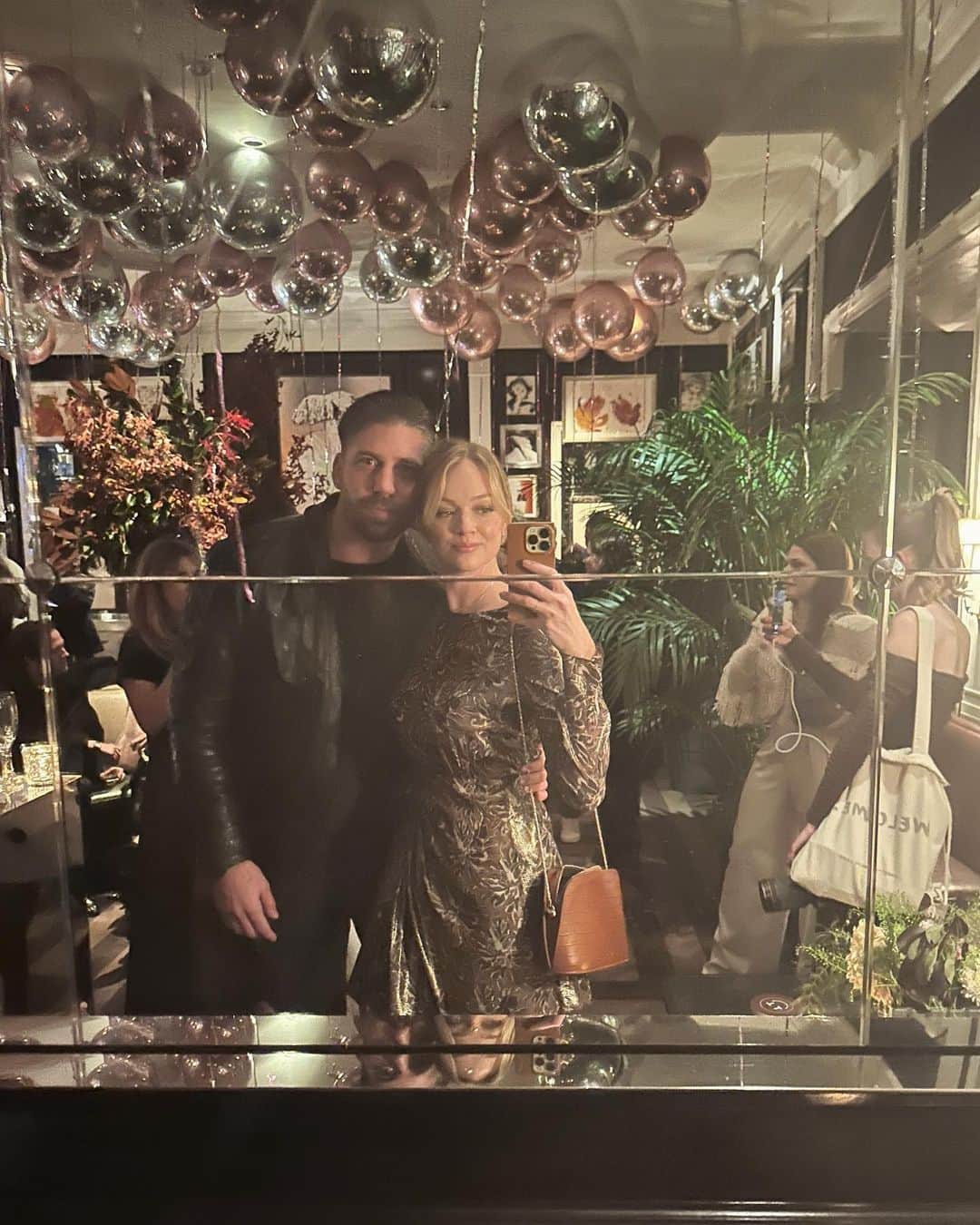 リンジー・エリンソンさんのインスタグラム写真 - (リンジー・エリンソンInstagram)「Date night at Dowling’s 🤎」11月3日 21時48分 - lindsellingson