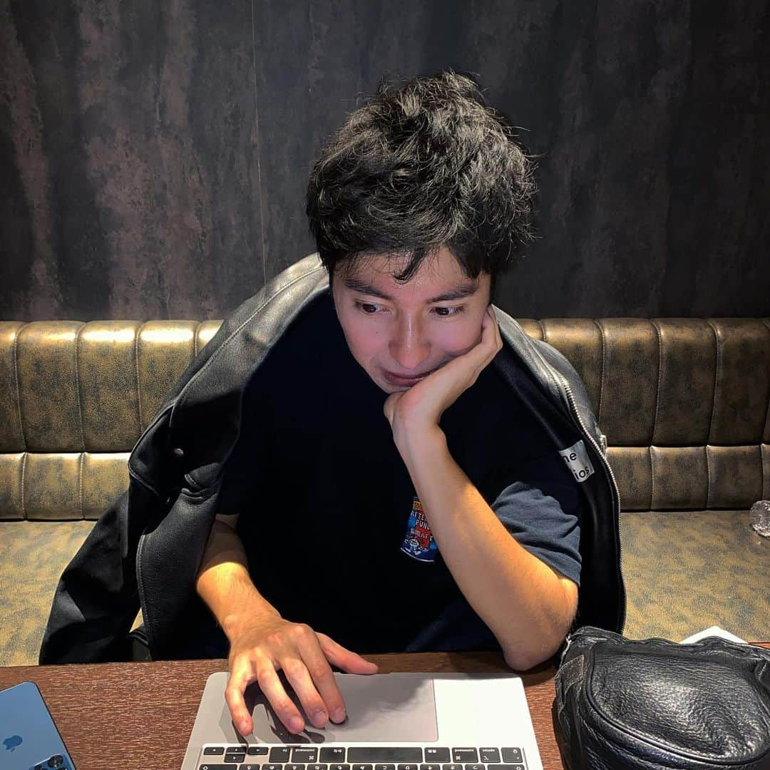 吉野晃一のインスタグラム：「🧑🏻‍💻  #吉野晃一」