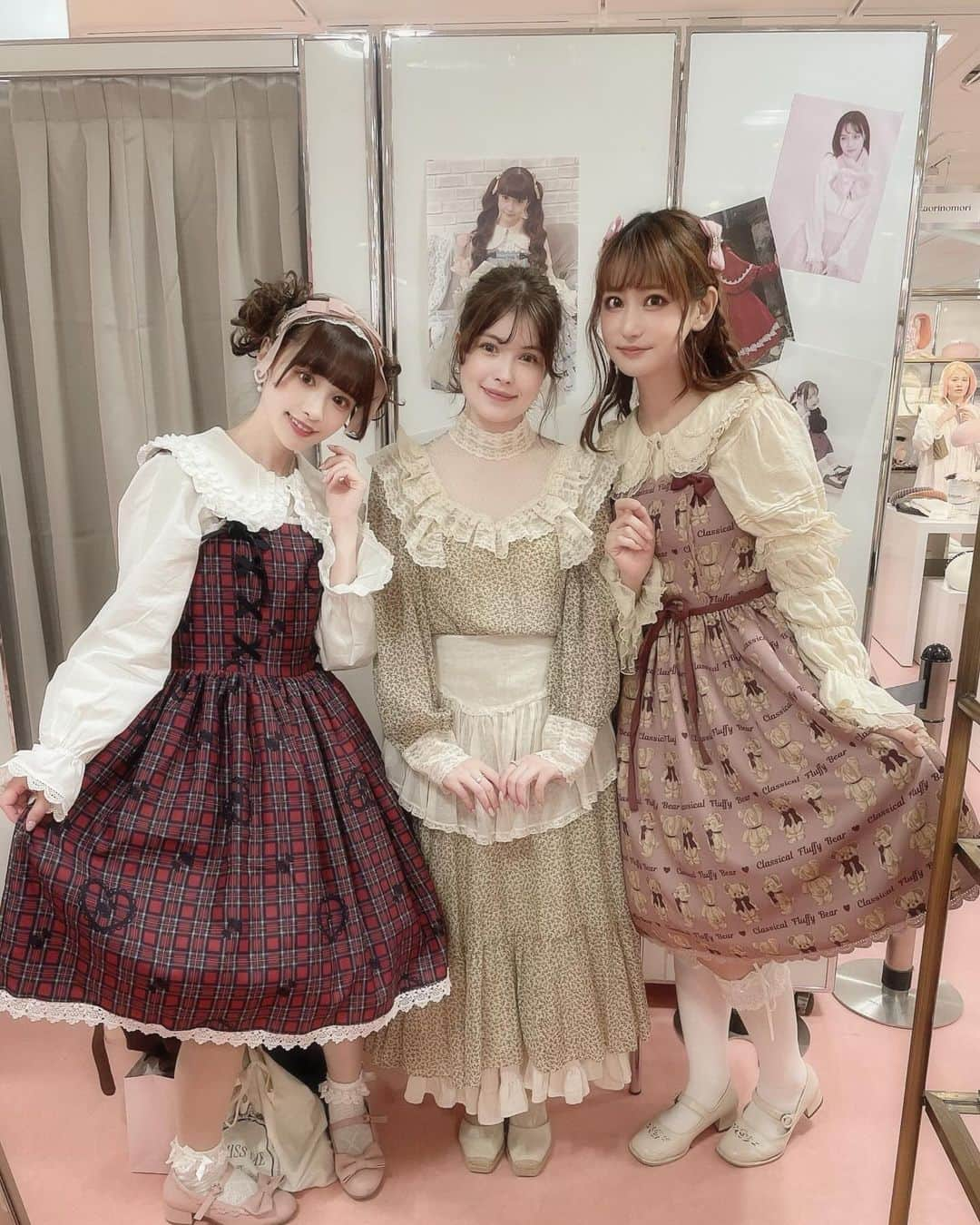 愛野えりさんのインスタグラム写真 - (愛野えりInstagram)「. 𝒂𝒄𝒖𝒕𝒆 𝒈𝒊𝒓𝒓𝒓𝒍 𝟐𝟎𝟐𝟑🎀 ✼••┈┈••✼••┈┈••✼••┈┈••✼  伊勢丹6Fで11月5日まで開催中‎🤍  #acutegrrrl 2023の 思い出たち‎🤍‎🤍‎🤍  .  カワイイが詰まったイベントに 呼んでもらうの目標なので わたしも頑張ろう🧸🧸🧸🍓と、思った日  .  今日は久しぶりのライブです.ᐟ.ᐟ  歌うの楽しみだなぁぁぁ🙈💞  初台でお待ちしてます⛪️⛪️⛪️ くわしくは #SQ (@strawberry_quartz_lolita_band ) Information を観てね⚓️⚓️  🧸‎🤍🧸‎🤍🧸‎🤍🧸‎🤍🧸  ✼••┈┈••✼••┈┈••✼••┈┈••✼  #acutegrrrl #新宿伊勢丹  #axesfemme #axesfemmekawaii #axesfemmeでつながろう   #新作 #ガーリー #ガーリーファッション  #ロリィタ #ロリータ  #eglcommunity  #oldschoollolita #eglfashion #classiclolitafashion  #ロリータファッション #ロリィタファッション #oldschool  #ロリータコーデ  #jfashion #lolitafashion #lolitafashioncommunity #kawaiifashion #lolitadress #lolitagirl #クラロリ　#クラシカルロリータ #クラシカルロリィタ #ロリータコーデ」11月4日 8時46分 - ainoeri