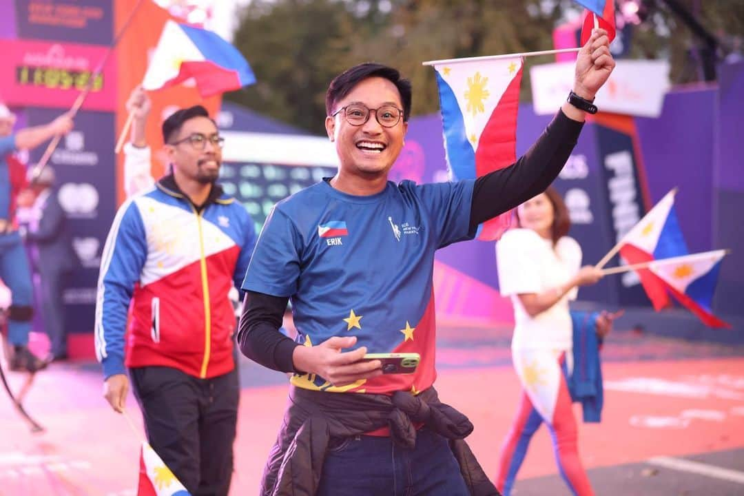 アボットジャパンさんのインスタグラム写真 - (アボットジャパンInstagram)「The pursuit of good health is a global one.   The @nycmarathon is kicking off race weekend with a Parade of Nations, putting the power of the global running community on full display. 🌎🗽🎉」11月4日 8時41分 - abbottglobal