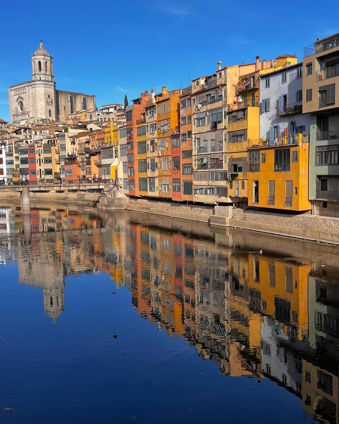 パロマ・バーナーディさんのインスタグラム写真 - (パロマ・バーナーディInstagram)「O rolê tá grande por aqui !   De pueblo a pueblo… Girona, Besalú, Figueres!  Daqui e acolá…bailar!!!  Daqui até ali…Dalí !!! Vale !? Vale!   #Arte #diversão #Cultura #historia #Muralhas #Natureza @mimo_viagens @mayte.scaravelli @lanza.fotografia 🇪🇸 Guia: @secretodebarcelona」11月4日 7時16分 - palomabernardi