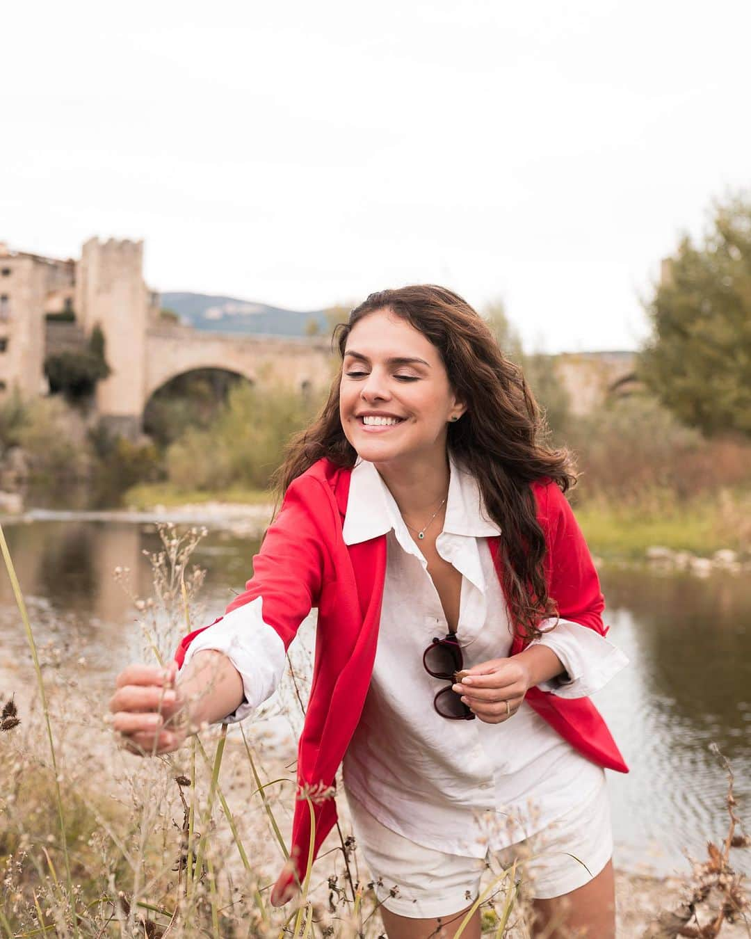 パロマ・バーナーディさんのインスタグラム写真 - (パロマ・バーナーディInstagram)「O rolê tá grande por aqui !   De pueblo a pueblo… Girona, Besalú, Figueres!  Daqui e acolá…bailar!!!  Daqui até ali…Dalí !!! Vale !? Vale!   #Arte #diversão #Cultura #historia #Muralhas #Natureza @mimo_viagens @mayte.scaravelli @lanza.fotografia 🇪🇸 Guia: @secretodebarcelona」11月4日 7時16分 - palomabernardi