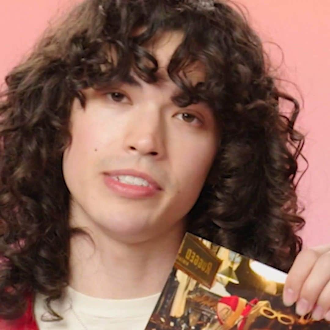 Teen Vogueのインスタグラム：「Which selfie was your fave? 👀 Watch the full video with #ConanGray at the link in bio 💕」