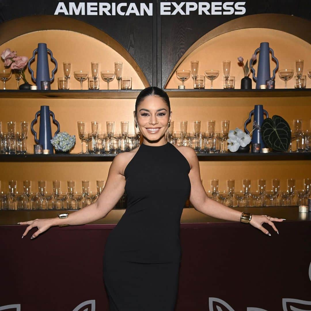 ヴァネッサ・ハジェンズさんのインスタグラム写真 - (ヴァネッサ・ハジェンズInstagram)「#ad I was so excited to team up with @americanexpressbusiness to celebrate the refreshed Business Gold Card at its latest pop-up experience, Raise the Bar with Business Gold. The event was powered by small businesses for small businesses. I loved how the refreshed benefits and rewards inspired this unique experience from the food and drinks all the way down to the florals. Check out https://go.amex/vhudgens to find out how it can help your small business. #AmexAmbassador #AmexBusiness」11月4日 7時30分 - vanessahudgens