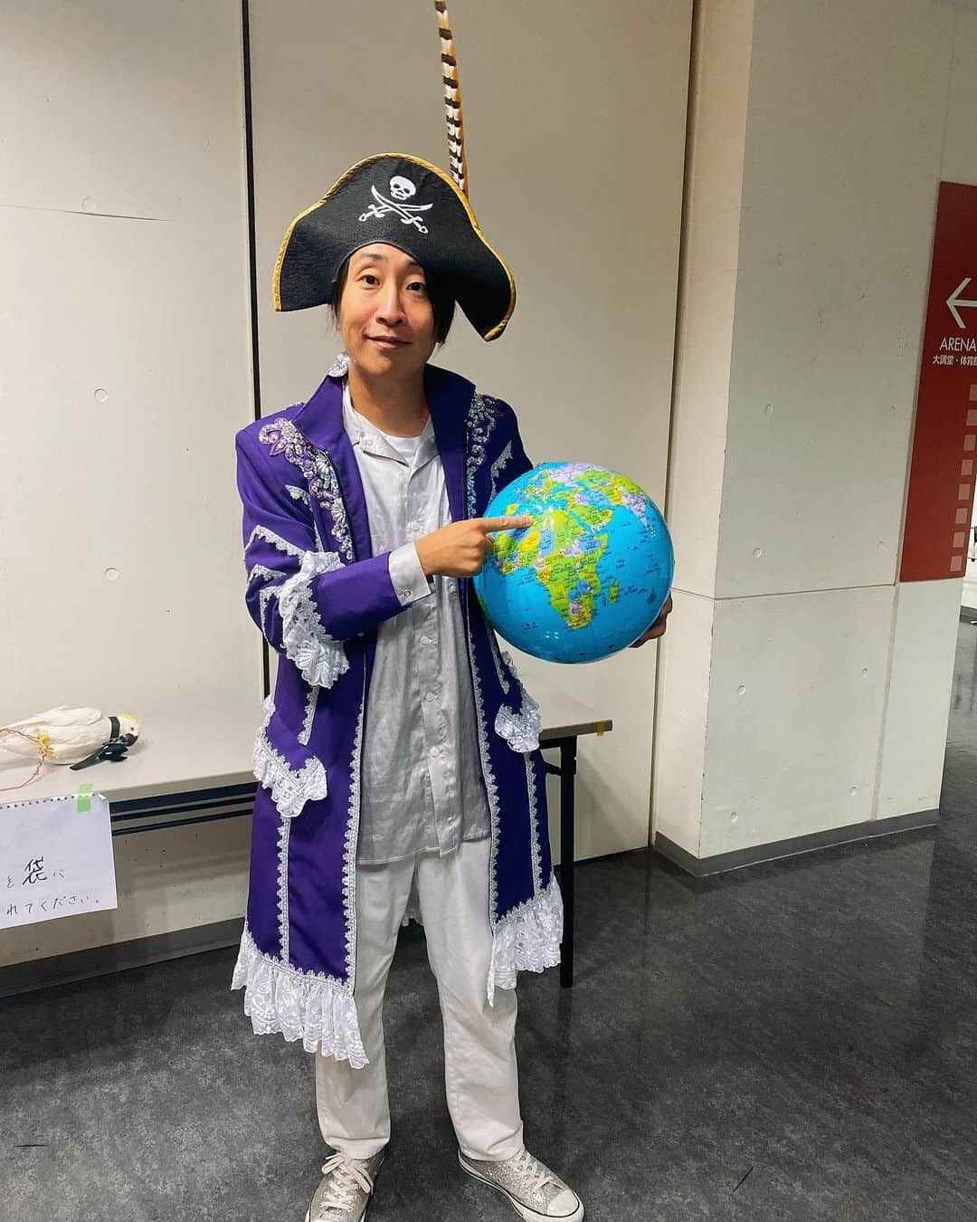 ゆってぃさんのインスタグラム写真 - (ゆってぃInstagram)「🌏🌏🌏  宇宙海賊ゴー☆ジャス様から、身包み剥いだぜ！  #ゆってぃ#ワカチコ #人力舎 #ゴージャス #スギちゃん  #何最後の写真 #盗撮 #盗撮だ #盗撮された」11月4日 7時54分 - yutty52_yuta