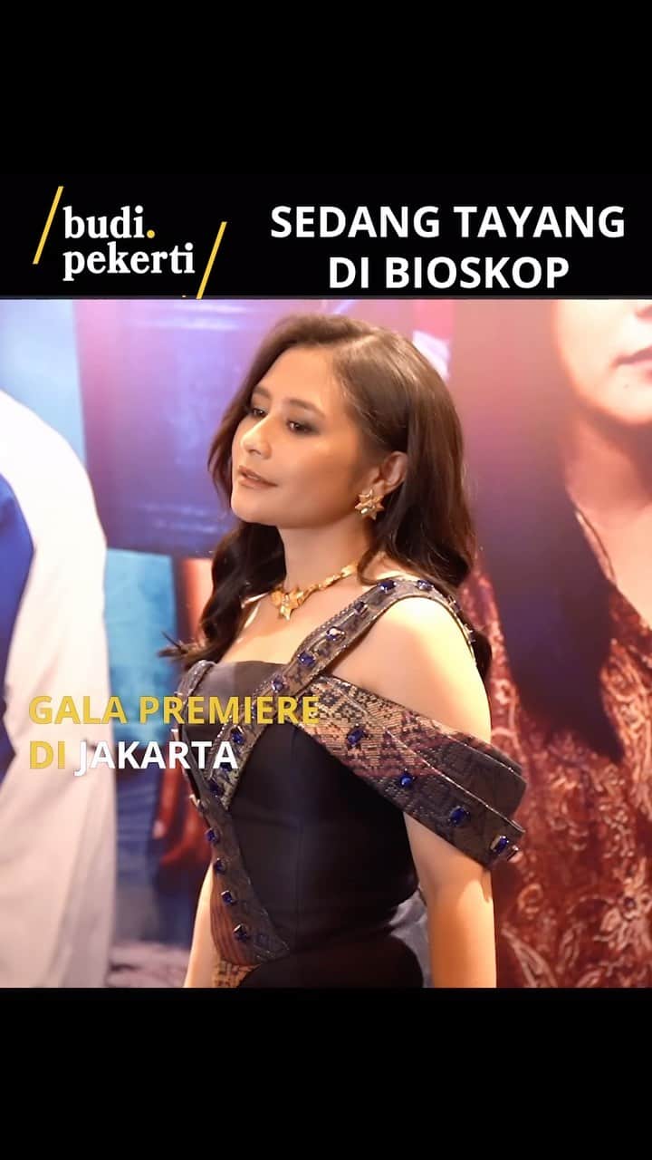 Prilly Latuconsinaのインスタグラム：「Perjalananku bersama @filmbudipekerti   Mulai dari casting ngerekam sendiri di kamar, lalu proses belajar bahasa jawa, reading, shooting, ke Toronto l, masuk nominasi FFI sampai akhirnya sekarang sudah tayang! Perjalanan yang luar biasa untuk aku. Aku banyak sekali belajar dari perjalanan ini. Bersyukur bisa menjadi bagian dari film Budi Pekerti!   BELI TIKETNYA SEKARANG! Ayo ke bioskop ajak semua orang terdekat kalian untuk nonton ini. Sampai bertemu 💛💙」