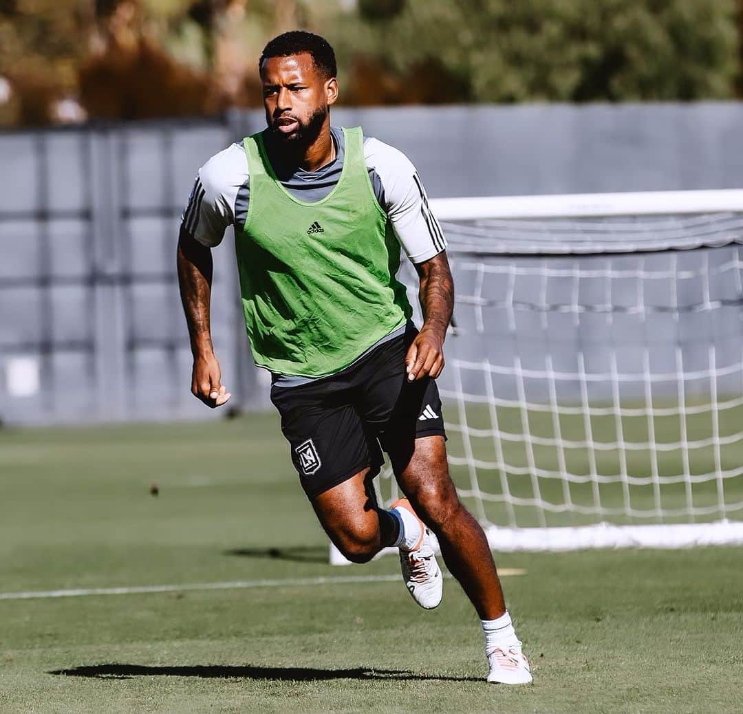 ケリーン・アコスタのインスタグラム：「The work continues 💪🏾」