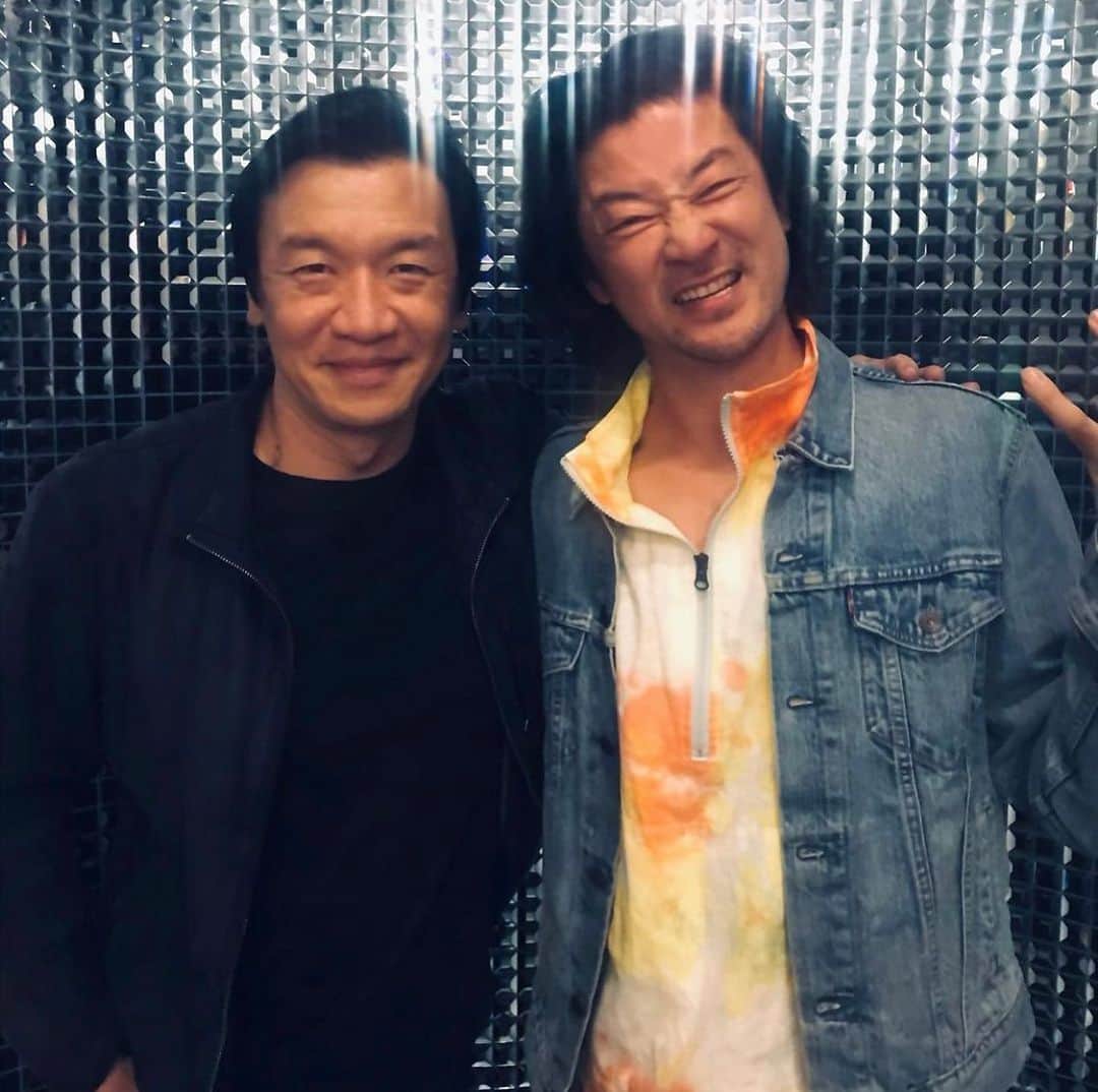 浅野忠信のインスタグラム：「@thechinhan Arigato always!!! #chinhan #samebirthday #twins」