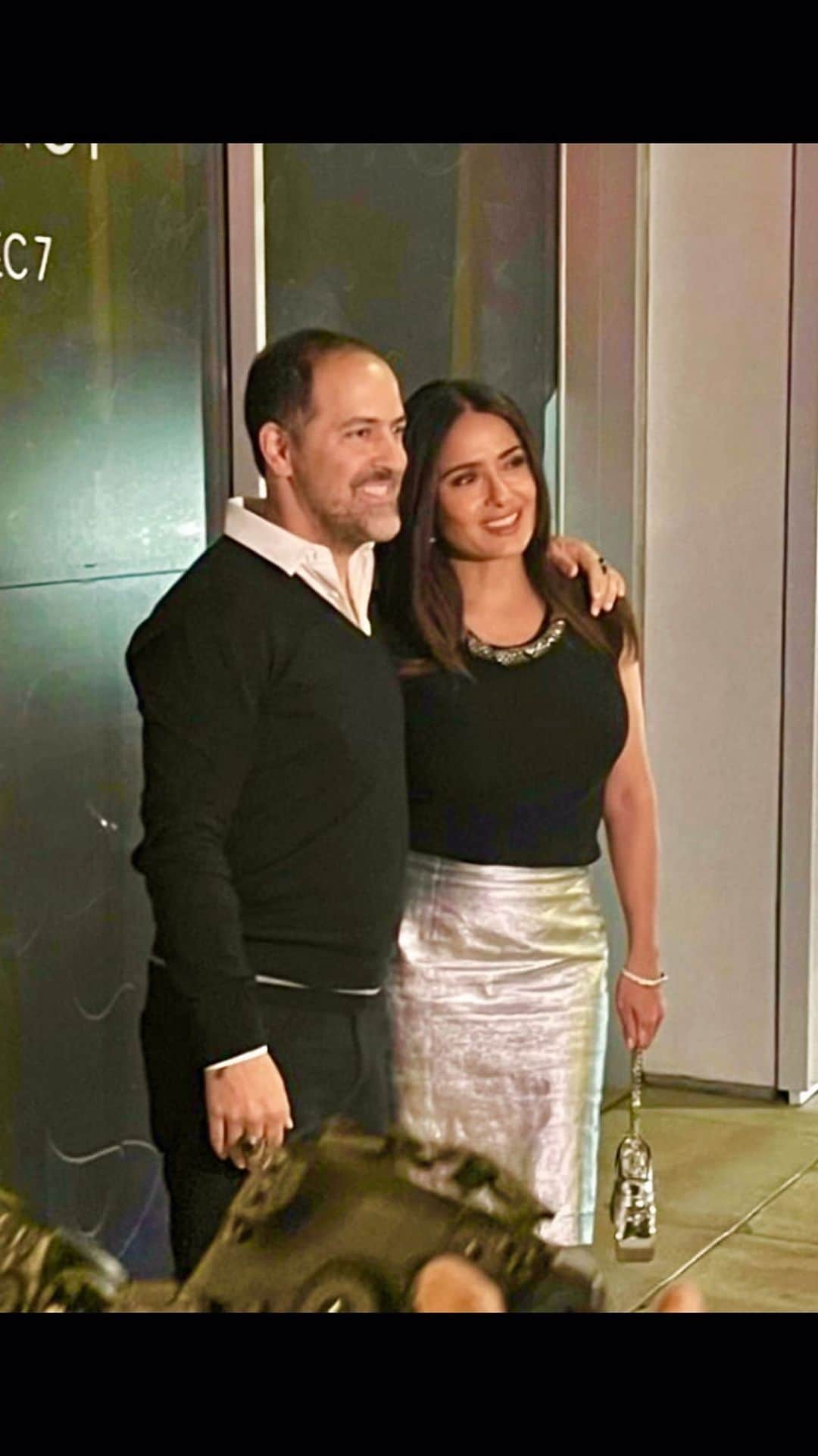 サルマ・ハエックのインスタグラム：「Sami, I am filled with immense pride for you, my exceptionally talented brother. Your hard work, determination, creativity, and dedication have truly paid off. Congratulations on the opening of your sublime exhibition, ‘FREQUENCY,’ at @christieslosangeles. It’s running from November 3 to December 7, so if you’re in Los Angeles, be sure to check it out! @hayekstudio @christieslosangeles #art  Sami, estoy inmensamente orgullosa de ti, mi excepcionalmente talentoso hermano. Tu arduo trabajo, determinación, creatividad y dedicación realmente han dado frutos. ¡Felicidades por la apertura de tu sublime exposición “FREQUENCY” en @christieslosangeles! Estará en exhibición desde el 3 de noviembre hasta el 7 de diciembre, así que si estás en Los Ángeles, ¡asegúrate de verla!」