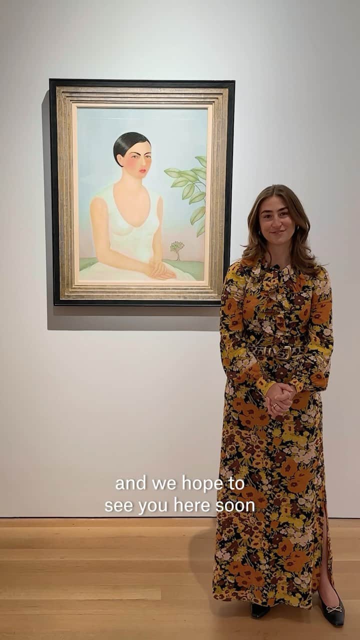 クリスティーズのインスタグラム：「#GALLERYTALKS Episode V — The Jerry Moss Collection with Emma Boyd   Painted in 1928, Frida Kahlo’s ‘Portrait of Cristina, My Sister’ reflects a pivotal juncture in her oeuvre. Self-taught as an artist and guided by her father, she immersed herself in the study of art history, from the Old Masters to the contemporary European and Mexican avant-gardes. In fusing these far-reaching influences together, Kahlo created her celebrated and wholly individual brand of modernism, reflected in the captivating and deeply personal present work.   View this work today in our Rockefeller Center galleries through 8 November!   20th Century Evening Sale | New York | 9 November」