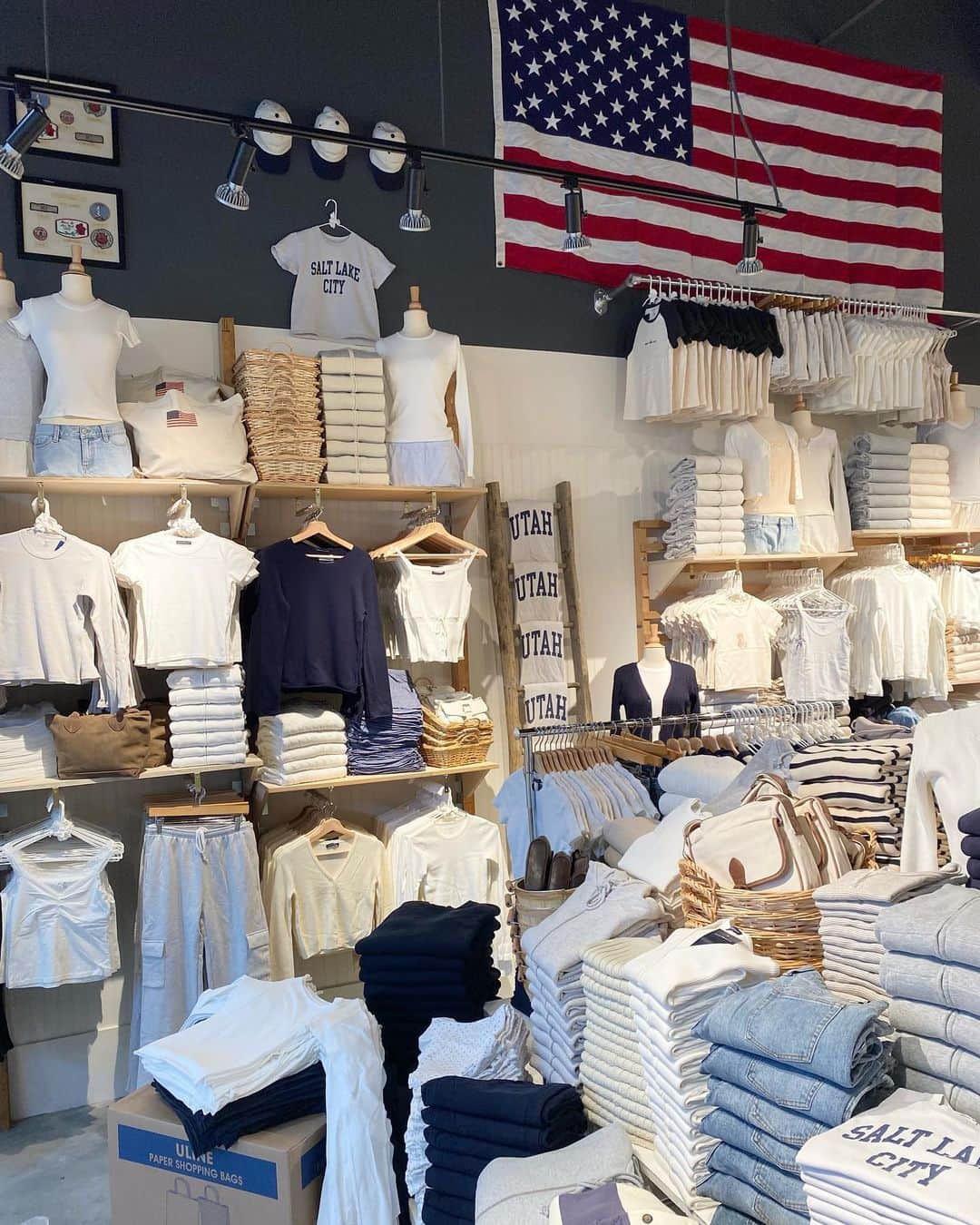 ブランディメルビルのインスタグラム：「Brandy Melville Salt Lake City  13347 S. Teal Ridge Way, Ste N130 Riverton, Utah 84096 Opening tomorrow at 10am! 💕 #brandyusa」
