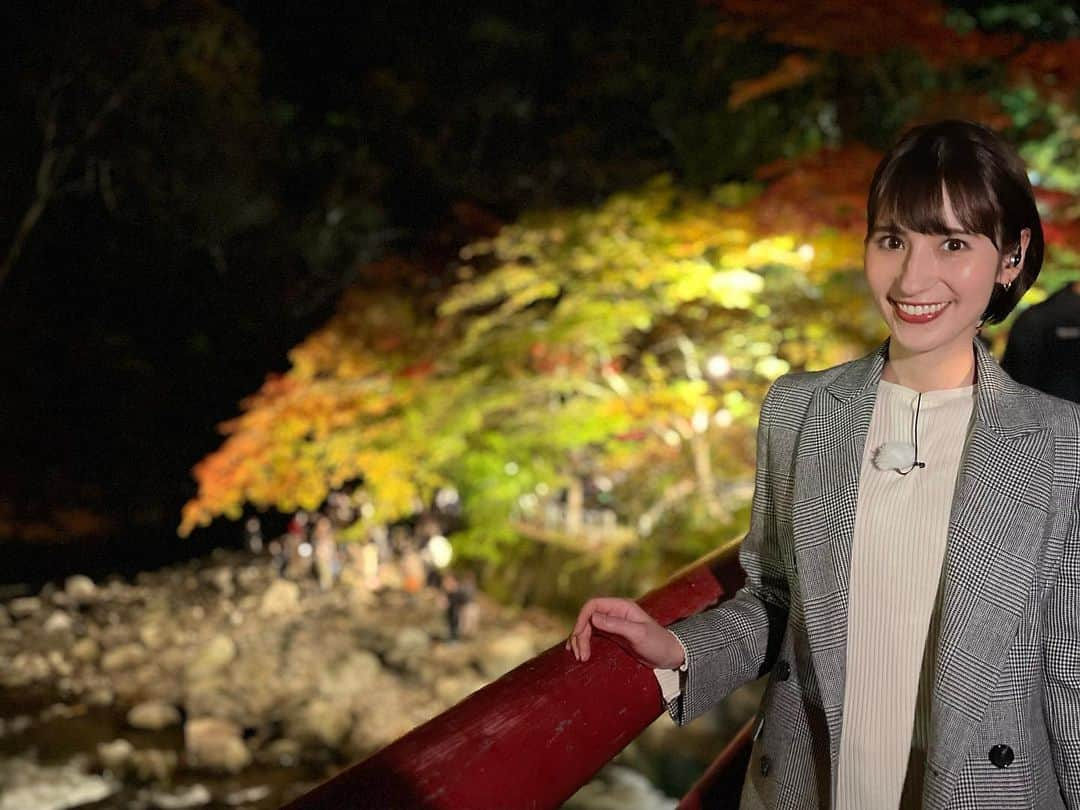 澤田愛美さんのインスタグラム写真 - (澤田愛美Instagram)「.  きょうのハレのちあした18時台では 見頃を迎えている黒石市・中野もみじ山から 生中継でお伝えしました🍁  じゃらんが発表した 圧巻だと思う夜の紅葉絶景ランキングで 1位に輝いた中野もみじ山✨ 幻想的で美しい景色が広がっていましたよ🥺  今年は例年より 1週間ほど遅い色づきとのこと。 ライトアップはあさって5日までですが、 その後も1週間ほどは日中に楽しめそうです！  .    #ハレのちあした #ニュース #紅葉 #青森 #黒石市 #中野もみじ山 #中継 #アナウンサー」11月3日 23時43分 - amy____oxox