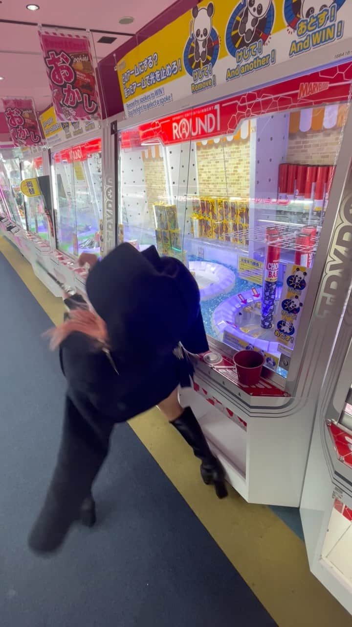 でっぱりんのインスタグラム：「誰かこの人どうにかしてくれん？ #リアクション芸人」