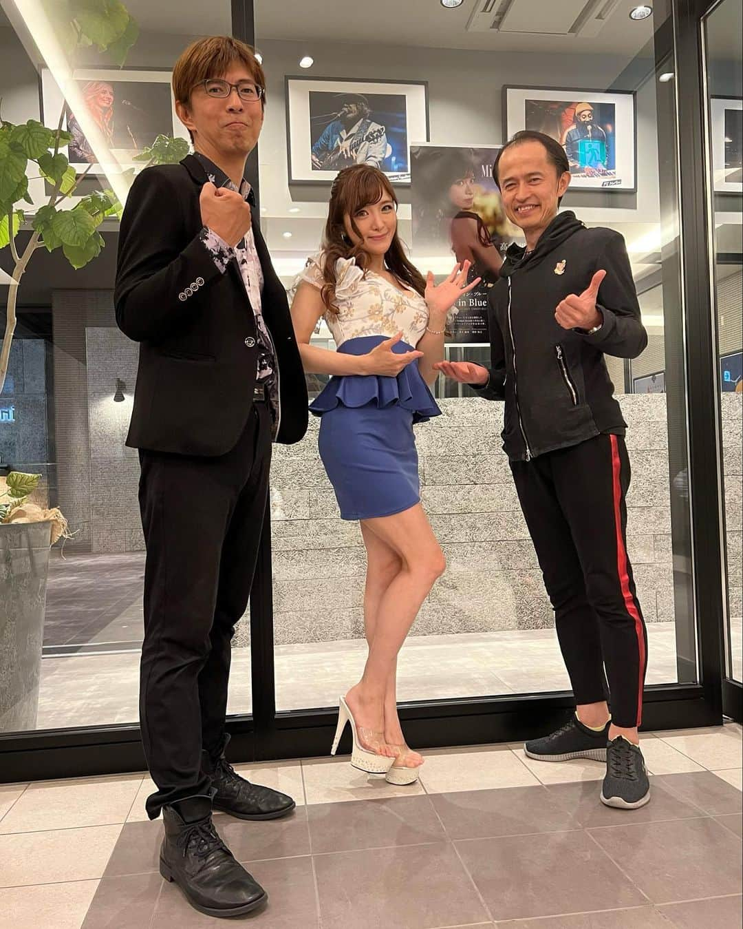 高木里代子さんのインスタグラム写真 - (高木里代子Instagram)「【明日11/4(土)はタワレコ新宿店でサイン会❣️】  こんばんはっ♡ お昼過ぎに東京に戻りました！ ただいまーー🤗💓  昨日の福岡borderもめちゃ盛り上がり 素晴らしい旅でした🥹 四日間の九州ツアーでしたが、 ベース松下さんと則竹氏とのトリオは今回初。 でも毎日いろんな展開と発見があり、 日を重ねるごとにトリオも進化していき、 最終日にして今回の四日の集大成的なサウンドに！ えげつない超絶曲や無茶振りにも果敢に挑み 素晴らしいツアーにしてくれた松下さん、則竹さん、 そして各店スタッフ様、高木スタッフ様展開！ そしてご来場くださり、ライブを共有して 楽しんでくださった全ての皆さまに感謝です…！🥺✨  さて…そんなわけで！！ 明日はタワーレコード新宿店で 19時からサイン会＆ミニライブ❣️ なんと【入場無料】✨なので皆さん 会いに&遊びにきてねーー🥰💓  高木里代子「Midnight in Blue」リリース記念 ミニライブ+サイン会  2023年11月04日(土) 19:00スタート （18：30集合） 開催場所：タワーレコード新宿店9Fイベントスペース イベント内容：ミニライブ&サイン会  詳細は https://tower.jp/store/event/2023/11/055011t  #高木里代子 #riyokotakagi  #ピアノ #ピアニスト  #ジャズ #ジャズピアノ #ジャズピアニスト #piano #pianist #jazz #jazzpiano #jazzpianist #youtuber #タワーレコード新宿店 #タワレコ新宿 #サイン会」11月3日 23時49分 - riyokotakagi