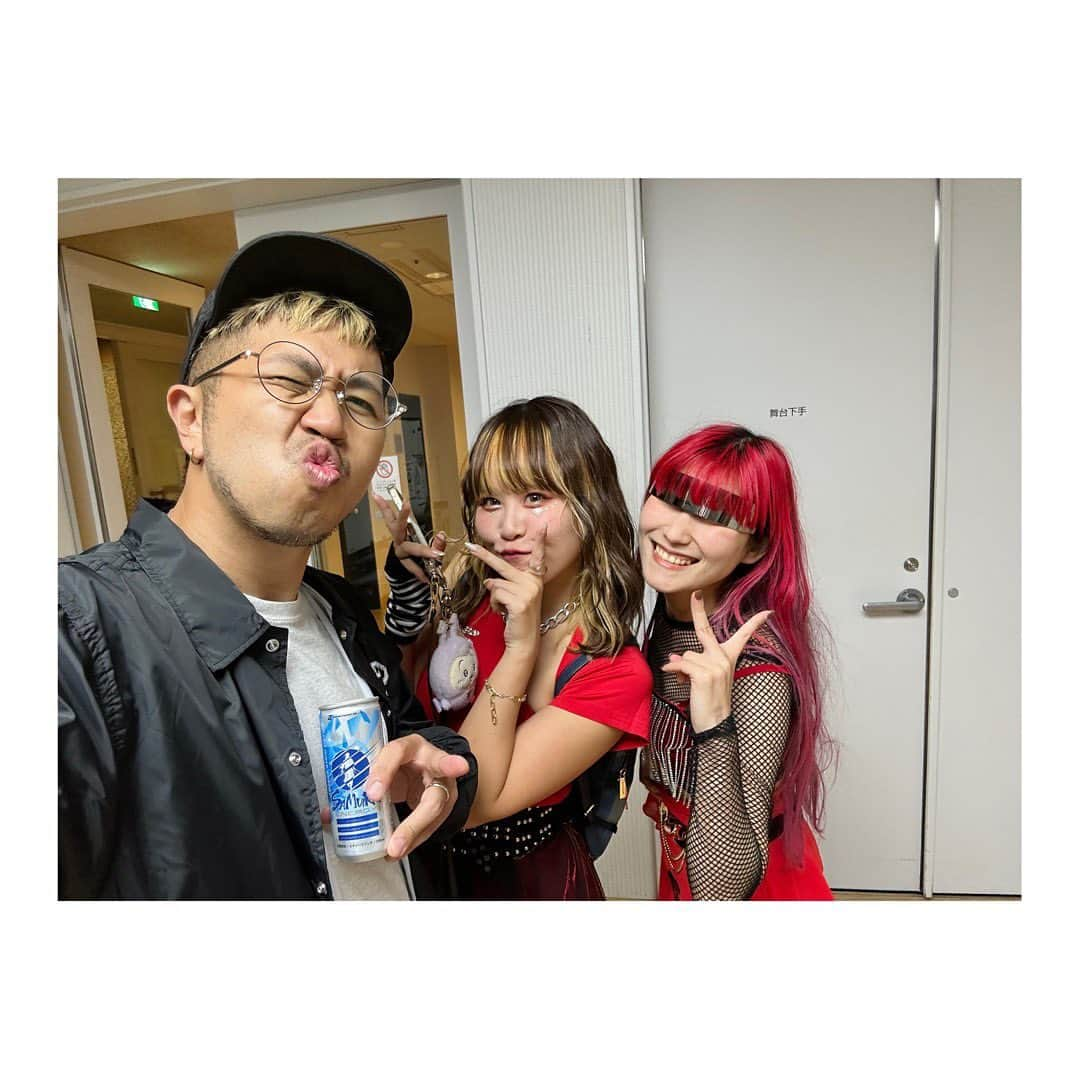 DEppaさんのインスタグラム写真 - (DEppaInstagram)「🎤  本日は#アプリコ大ホール で行われた イベントに出演させて頂きました！  久々のアプリコ！ここに立てるのは嬉しいなぁ  また来年もアプリコでワンマンライブしたい！！！  今日のイベントでは沢山の出会いがありました。  ジャンルは違えど、僕たちは音楽を志した同志。  みんな良いライブしてました！  出会いをくれたDJ RYOTAくんに大感謝です！  本当に本当にありがとう！ @djryota_doggindahouse   また一緒に楽しいことやろうぜ兄弟！  遊びじゃねーから！w🤣👍🏽  そして何より、今日会場に来てくれたシクラ族  本当に本当にありがとう！  少ない人数かもしれないけど「シクラ族がいる」 ただそれだけで最強に心強いんだ。  感謝しかないです。ありがとう。  そんなシクラメンは日曜日も地元大田区でライブ！  #OTAふれあいフェスタ 【ふる浜】で歌います！  シクラメンのライブは1回目が10:30・2回目が14:30です！  観覧無料ですので是非遊びに来てくださいませ！  大田区の皆様！お待ちしております！🙏🏽  他県の皆様！大田区でお待ちしております！🙏🏽  楽しい日曜日にしましょぉーーーッ！✨☀️🎉🦑🐙🍀  #シクラメン #シクラ族 #シクライブ #LIVE #地元 #大田区 #蒲田 #アプリコ大ホール #故郷 #大田区観光PR特使 #蒲田愛 #地元愛 #kamataッ子 #この街への愛なら誰にも負けないぜ #LOVE」11月3日 23時53分 - deppa_shikuramen