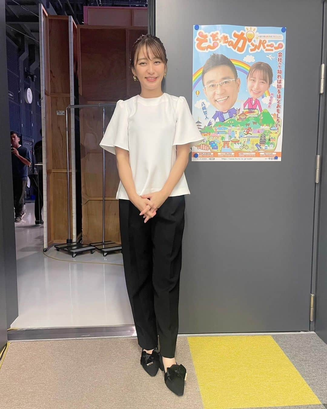 小林 ディスカスのインスタグラム：「先日は、 「そーだったのカンパニー」📺 にて、 「#枡田絵理奈」さま🌹 @masuda_erina.official  スタイリングさせて頂きました！  TOPS&PANTS: @bordersatbalcony.official   ACC: @unchained.jp  Thanxxx!! @natsuko_hirata   SHOES: @randa_pic  #tokyo #japan #fashion #beauty #東京 #東京ライフ #ますぱん #スタイリング #スタイリスト #mywork #styling #stylingbyme #unchained #ランダ #bordarsatbalcony #ボーダーズ」