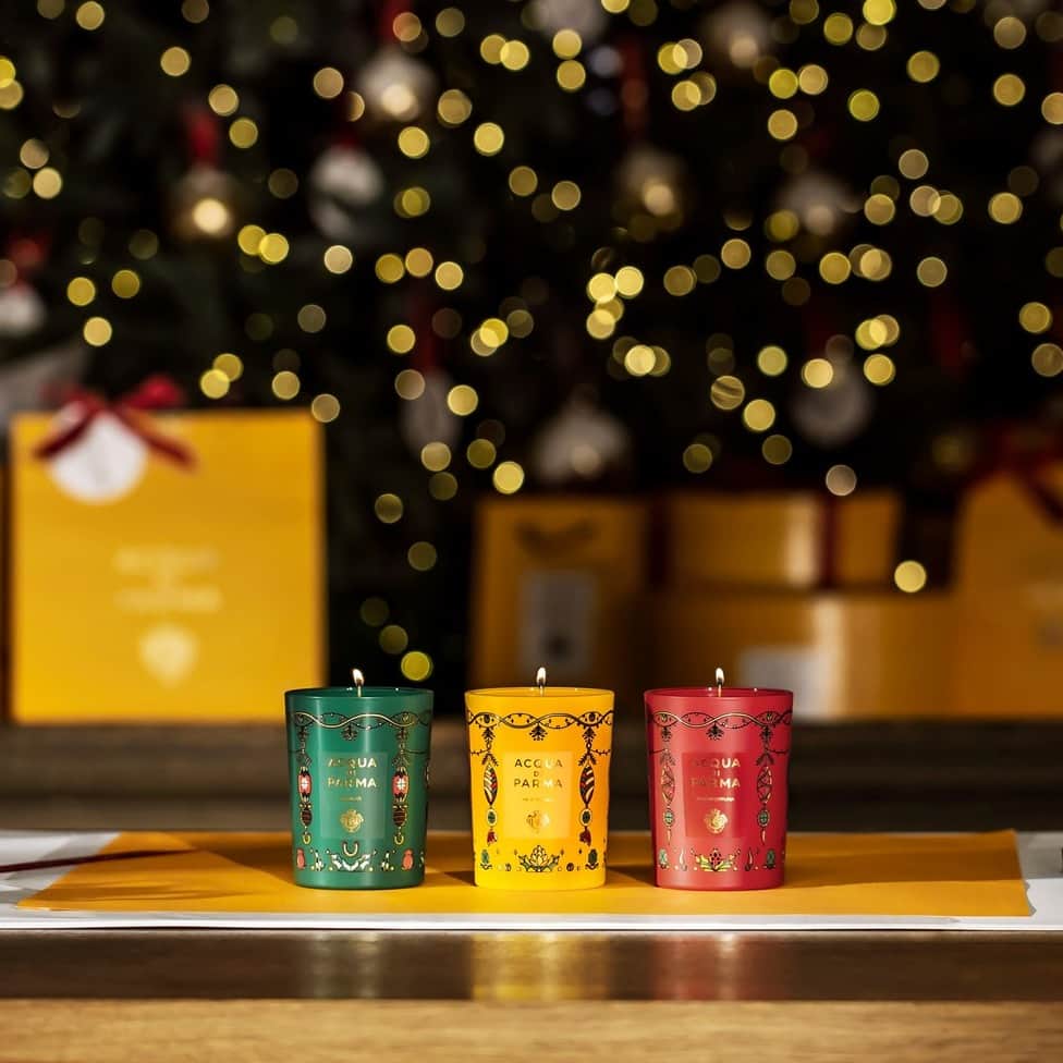 アクアディパルマのインスタグラム：「Dive into the spirit of the holidays with our exclusive seasonal selection for the home in all the vivid colours of festive splendour. Bosco in green, Neve Fresca in yellow and Portafortuna in red.  #AcquadiParma​ #HomeCollection #theessenceofItalianlife #holiday #italianlifestyle」