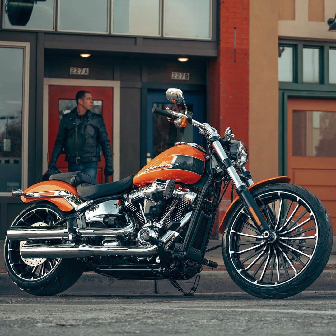 Harley-Davidsonのインスタグラム：「Saddle up.​  2023 Breakout 117 at link in bio.​」