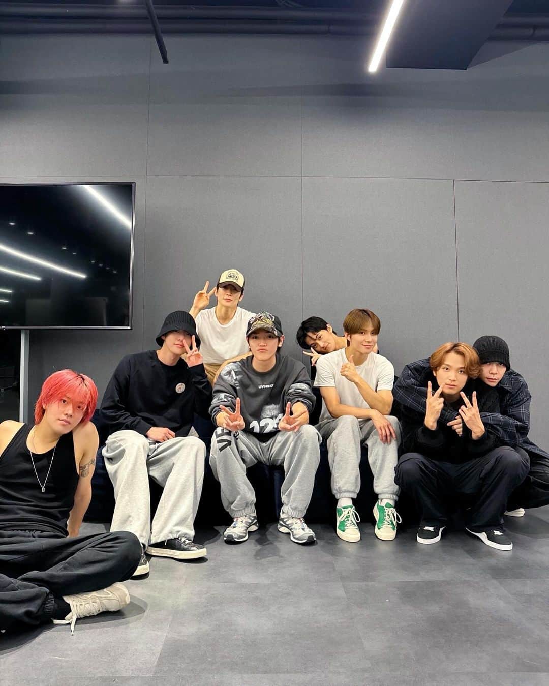 のインスタグラム：「. ｡ﾟﾟ･｡･ﾟﾟ。｡ﾟﾟ･｡･ﾟﾟ。｡ﾟﾟ･｡･ﾟﾟ。 ﾟ。  우　｡ﾟ ﾟ。 리　｡ﾟ ﾟ。  칠　｡ﾟ  　ﾟ･｡･ﾟ ..... ﾟ･｡･ﾟ 　.... ﾟ･｡･ﾟ  #NCT127 #NEOCITY #NEOCITY_THE_UNITY #NCT127_NEOCITY_THE_UNITY」