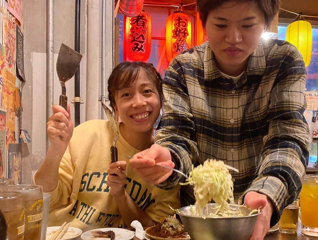 横山愛子さんのインスタグラム写真 - (横山愛子Instagram)「優勝しました🏅🏆いつもと違って2チーム➕エキシビジョンの大会でしたが^ ^沢山ファンの方とも交流できて、優勝賞品も頂けて❣️❣️ サポーターの皆さん、夜遅いのに応援にかけつけてくださって、本当にありがとうございました(≧∀≦)沢山来てくださって嬉しかったです😍差し入れもご馳走様です！！ 思ったよりも動けなかったし、シュートも入らなかったけど😅みんなで勝ち取った勝利でした🏅またこのような機会が作れたらと思います（╹◡╹）　スポンサーのMIKKEさん！運営してくださったカルチェットさん！誘ってくださったFC SPEEDさん、MCしてくださったカクテルタナカ.さんありがとうございました😊 試合後は閉店ギリギリだったので、ダッシュで優勝目録に頂いたぼったらさんで祝勝会をしに行ってきました（＾_＾） 1時間弱で食べすぎた！まさに戦い！みんなでヒーハー言いながら、美味しく頂きました😋ごちそうさまでした！ #xanadu  #フットサル　#ホリプロ　#MIKKE #子供のいる暮らし　#整理収納アドバイザー2級 #FC SPEED #ぼったら #もんじゃ @ayako__n  @hinomaiofficial  @hahahariu  @y.momoe.y  @mika.yasuda.horipro」11月4日 0時11分 - aiaiko8