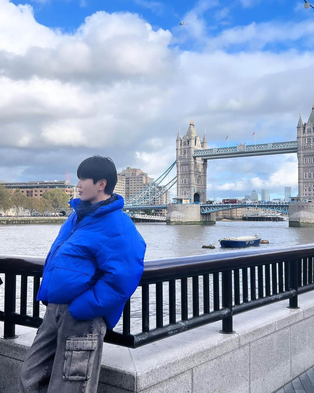 ソンジョンさんのインスタグラム写真 - (ソンジョンInstagram)「I'm in London See u soon🇬🇧」11月4日 0時07分 - ssongjjong.ifnt