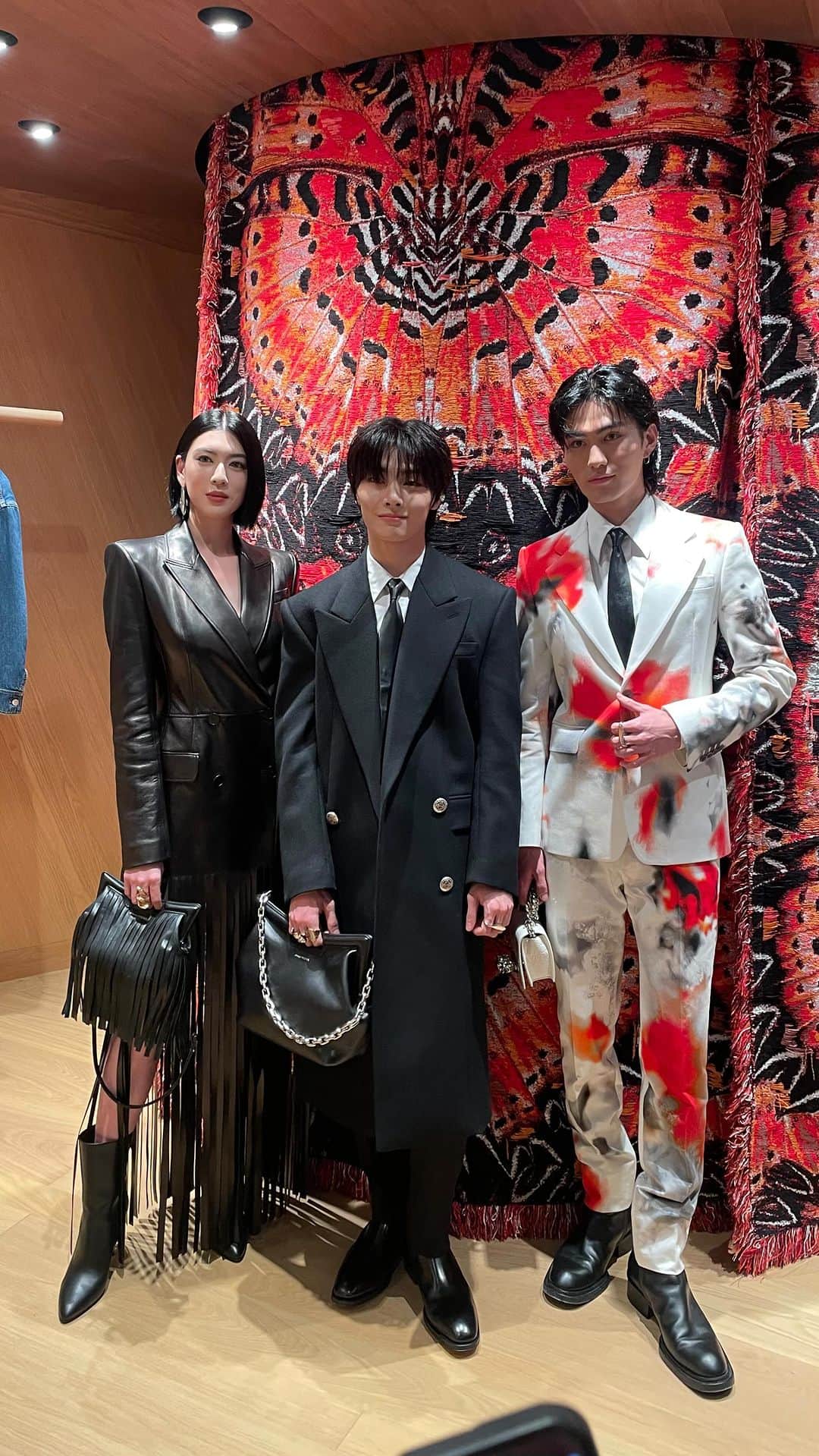 大平修蔵のインスタグラム：「Alexander McQueen 🇰🇷  आपका जन्मदिन कब है? kapan ulang tahunmu? ¿Cuándo es tu cumpleaños? When is your birthday?💎」