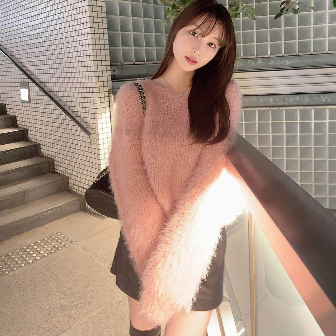 椎名美月さんのインスタグラム写真 - (椎名美月Instagram)「札幌からお友達来てくれた日の私服。 楽しかった思い出はまた投稿しよっと！  tops 韓国のサイトで2年前くらいに購入 pants #zara bags #chanel」11月4日 0時12分 - mizkiss