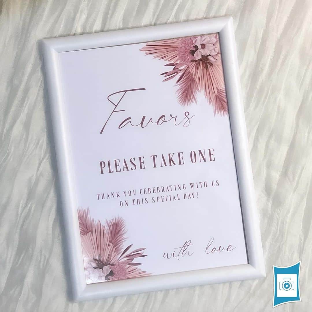 Ŝ Ŋ Ą Ƥ☻Ƥ Ą Ŋ Ĕ Ĺ?Ğ Ƕ SMMのインスタグラム：「. Decorating your event is almost as fun as the party itself! With these unique  signs for your favors table!! .❤️ . . . . . . #envelopeghana #invitationghana #makingsmileyfaces #weddinginvitationghana #weddingstationeryghana . #weddingsignghana #sealingwaxghana #ghanagiftshop#favorsghana」