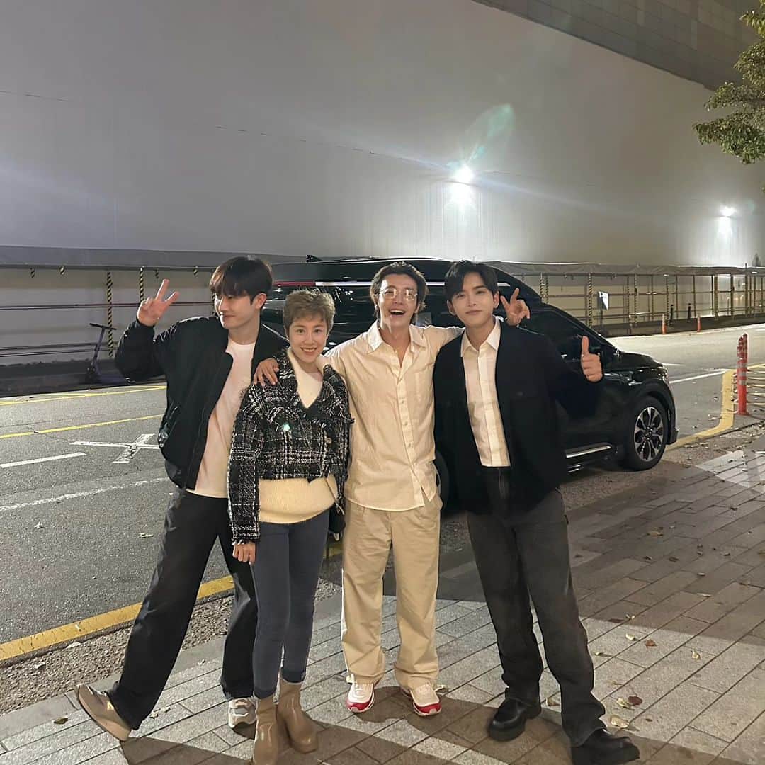 リョウクさんのインスタグラム写真 - (リョウクInstagram)「길 걷다가 우연히 멤버를 만날 확률은?🤔」11月4日 0時16分 - ryeo9ook