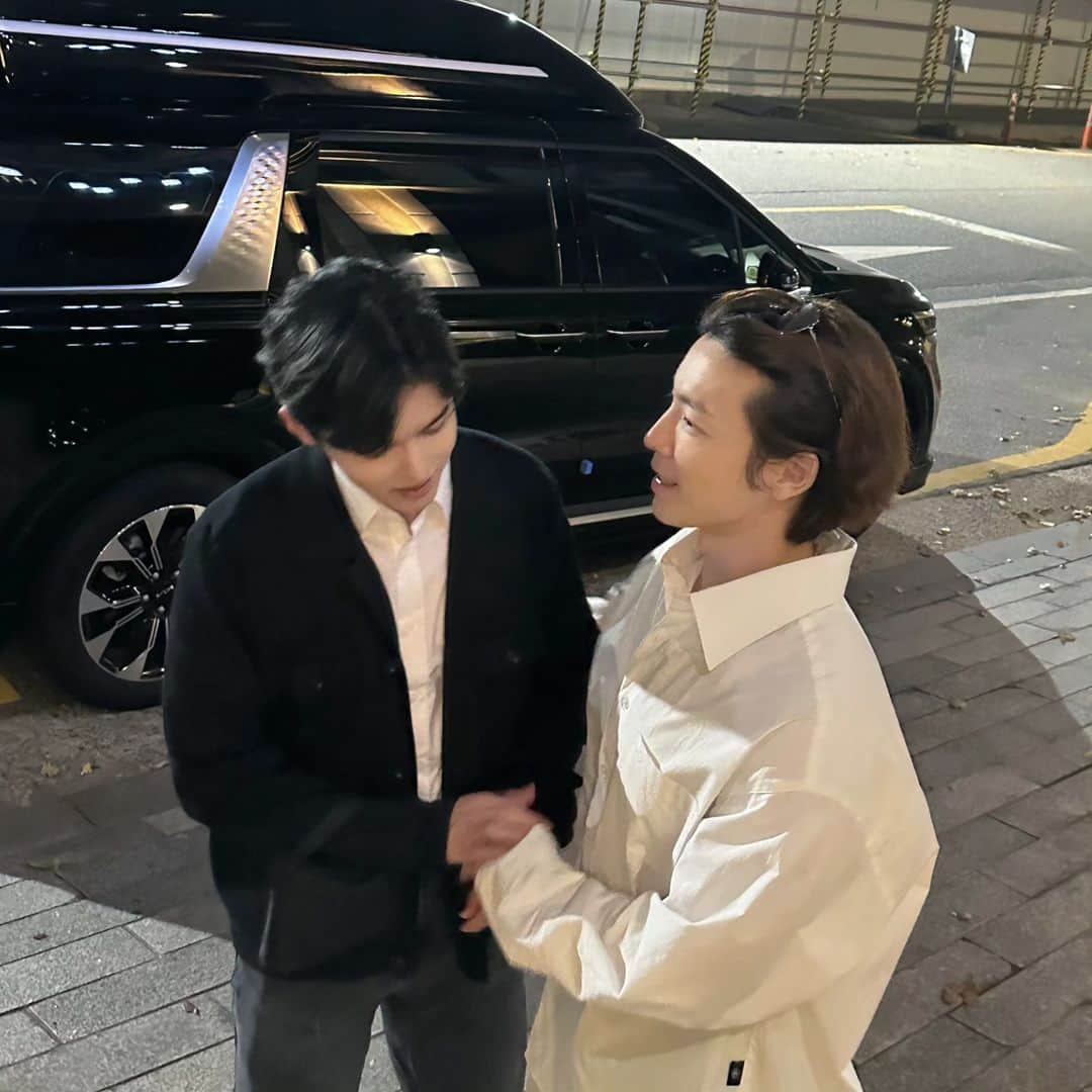 リョウクさんのインスタグラム写真 - (リョウクInstagram)「길 걷다가 우연히 멤버를 만날 확률은?🤔」11月4日 0時16分 - ryeo9ook