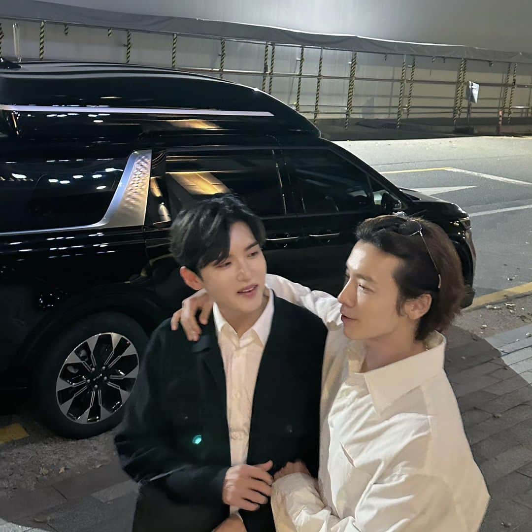 リョウクさんのインスタグラム写真 - (リョウクInstagram)「길 걷다가 우연히 멤버를 만날 확률은?🤔」11月4日 0時16分 - ryeo9ook