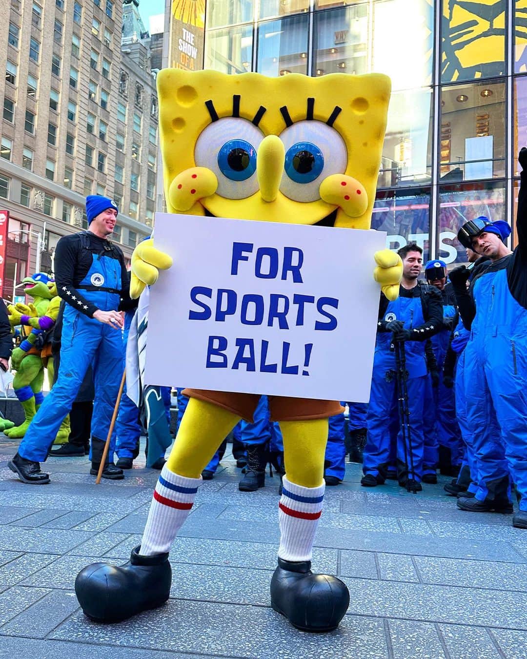 スポンジボブさんのインスタグラム写真 - (スポンジボブInstagram)「go sportz! #100DaysToSuperBowl」11月4日 0時27分 - spongebob