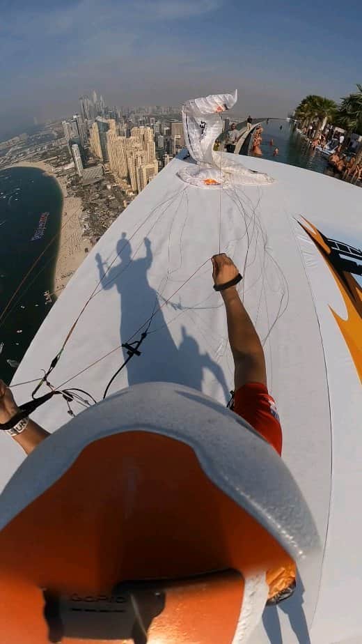 江本悠滋のインスタグラム：「My first take off in Dubai ! Amazing toy to play on this planet 🌍  @uaehikeandflychampionship  @thenorthfacejp  @niviukparagliders  @k2.skis  @newhale_japan  @soto_japan_official  @ishida.siqumi  @chezsachi_prazsurarly  @zuthones_motoshio  @zuthones_heiwagaoka  @bouldering_gym_zuthones  @point6jp  @suuntojapan  @hestragloves」
