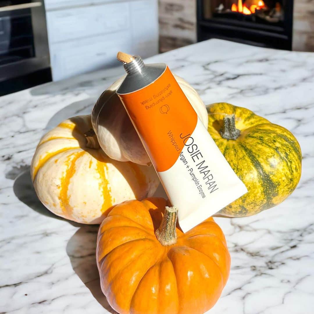 ジョジー・マランのインスタグラム：「Festive fall décor we adore by @shereviewsforyou 😍🎃」