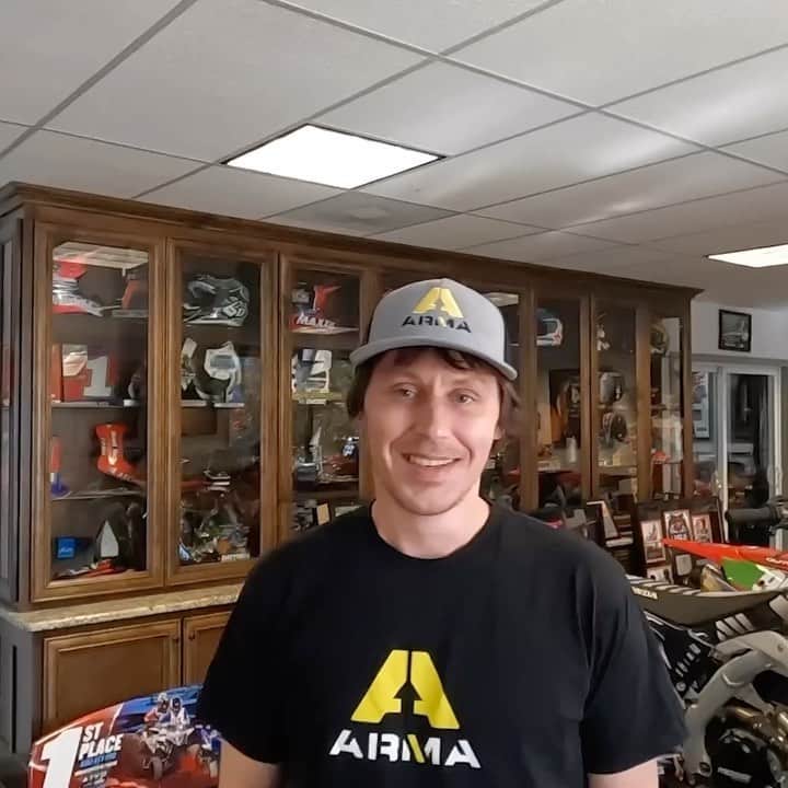 のインスタグラム：「Phoenix Racing Honda has had quite a week! While the team is working on a Dylan Ferrandis deal, they’ve also got Jason Lawrence hanging around and looking to do some more racing! @JasonWeigandt visited the shop and chatted with JLaw about his future plans with the team and racing Arenacross. But it doesn’t end there. Sounds like JLaw could turn up at just about any event, which is perfect for a team that races in so many series. You love to see it! Check out this Weege Show  clip, or hit our YouTube channel to watch the whole interview 🤘🏼 #RacerX #WeegeShow」