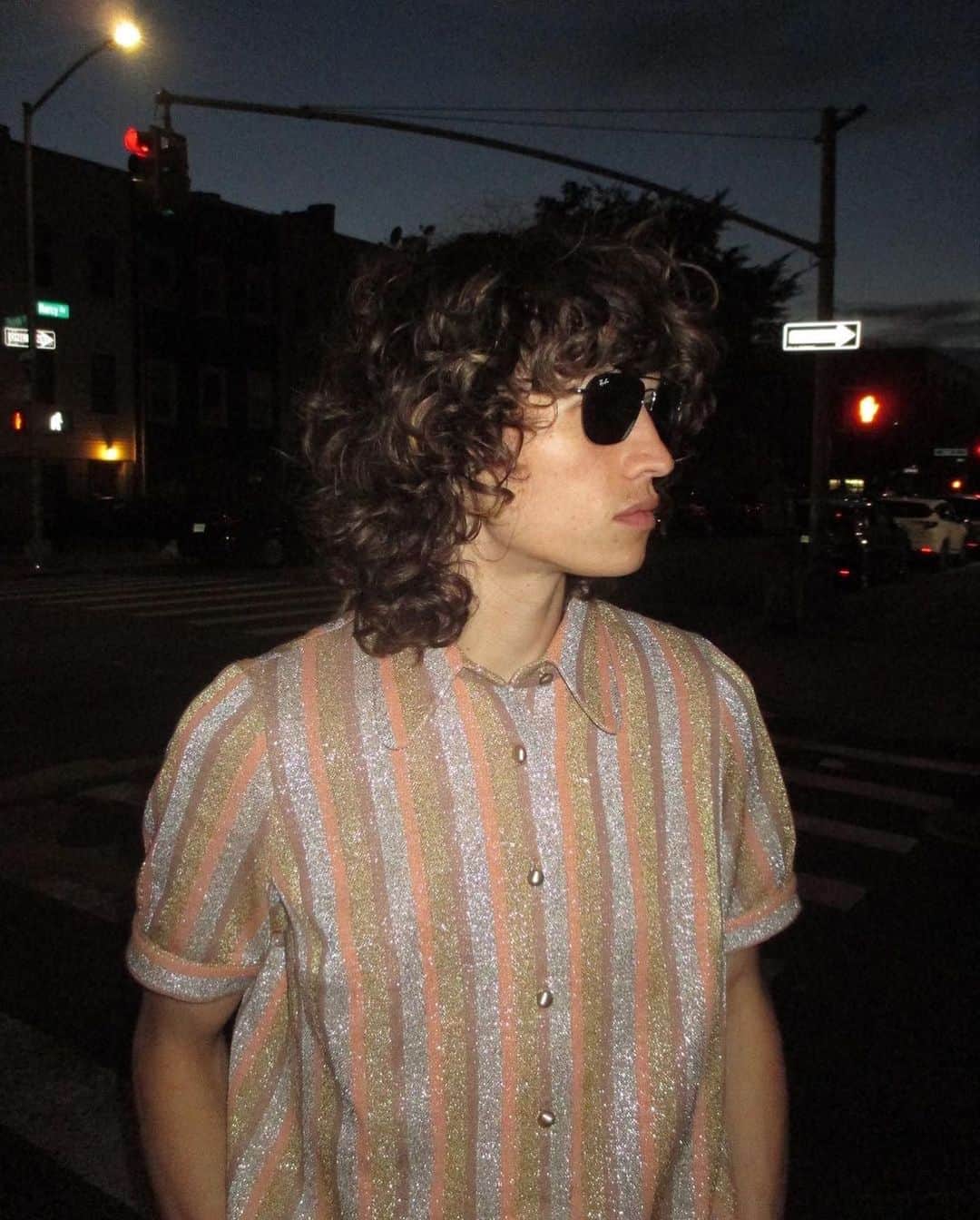 レイバンのインスタグラム：「Street lights & Reverse nights. #RayBanReverse」