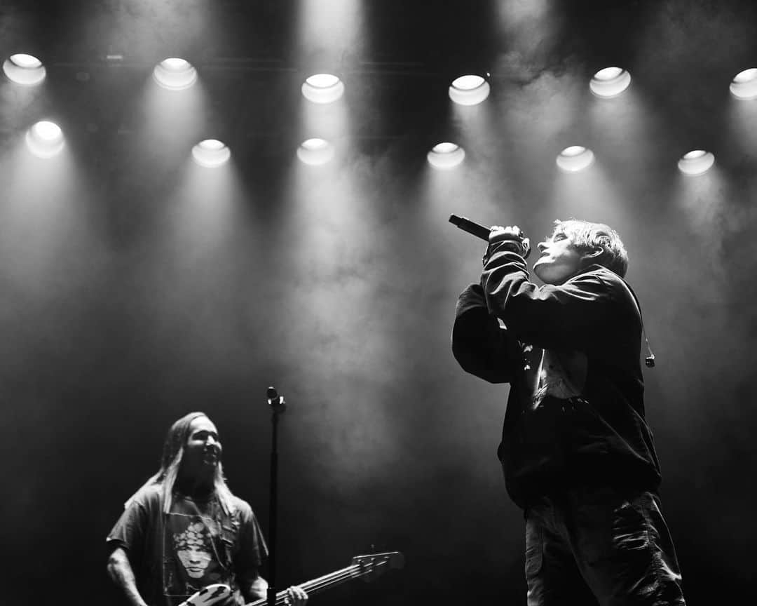 Alternative Pressさんのインスタグラム写真 - (Alternative PressInstagram)「Last night in London @falloutboy were joined by @awstenknight of @waterparks who performed FOB’s “Grand Theft Autumn/Where Is Your Boy”.   Future collab? We hope so.   Photo by @edmasonphoto」11月4日 0時36分 - altpress