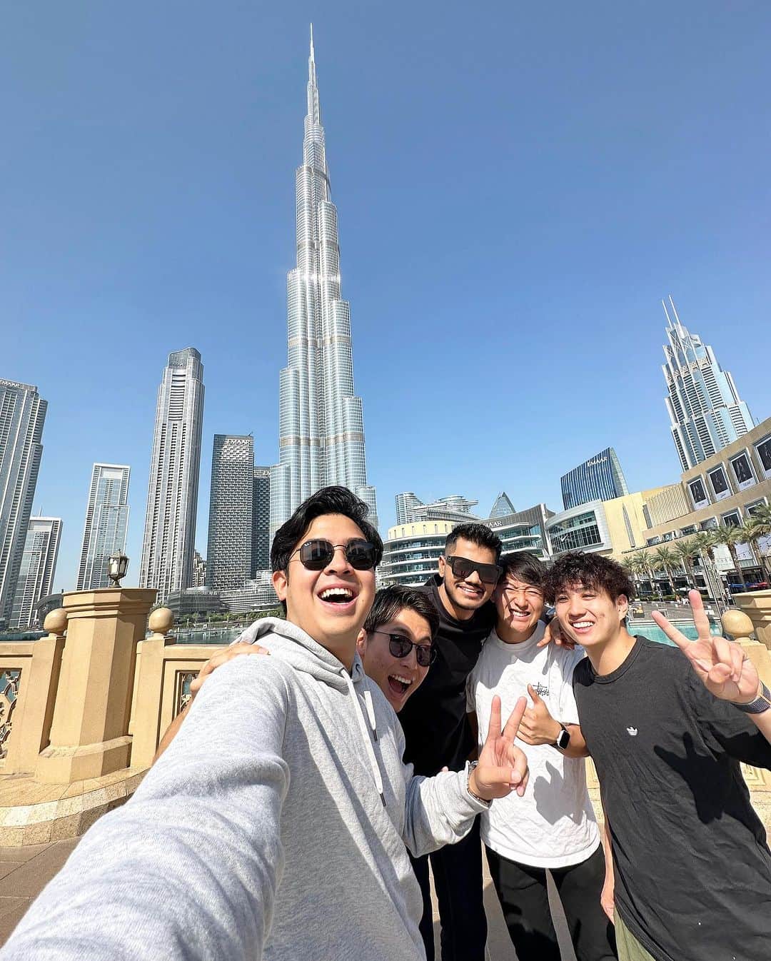 大塚稜馬のインスタグラム：「Waseda boys in Dubai !」