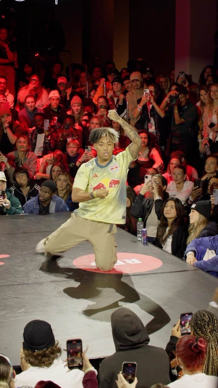 レッドブルのインスタグラム：「Turn up the track 🔊 'cause it‘s GO time ✨  @davidjrx with the vibe check! 💯 Don’t miss what’s comin‘ 👉 The world battles go down LIVE tomorrow on @redbulldance TikTok 9PM CET 🎵📺 Tune in!    #redbulldanceyourstyle #redbulldance #dance #redbull #givesyouwiiings #worldfinal #frankfurt #germany」