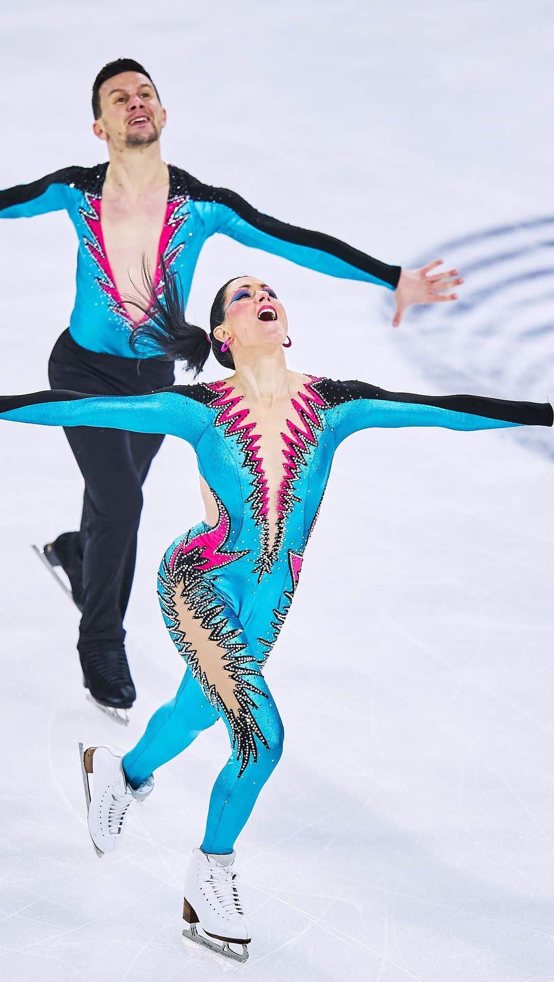 シャルレーヌ・ギニャールのインスタグラム：「What a performance! 🤩⛸   Guignard / Fabbri dance all out to take the lead after the Rhythm Dance at #GPFigure de France 🇫🇷   #FigureSkating」
