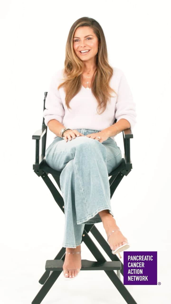 マリア・メノウノスのインスタグラム：「@MariaMenounos, “Heal Squad” and Emmy Award-winning TV host, talks about being diagnosed with a pancreatic neuroendocrine tumor and what she learned about being your own best advocate. Maria credits her early diagnosis to being in tune with her body and her unwavering commitment to find answers. She urges everyone to know the symptoms and warning signs, ask questions and seek out resources. 💜 #PanCANawareness  Read her full story at the link in @PanCAN’s profile.」