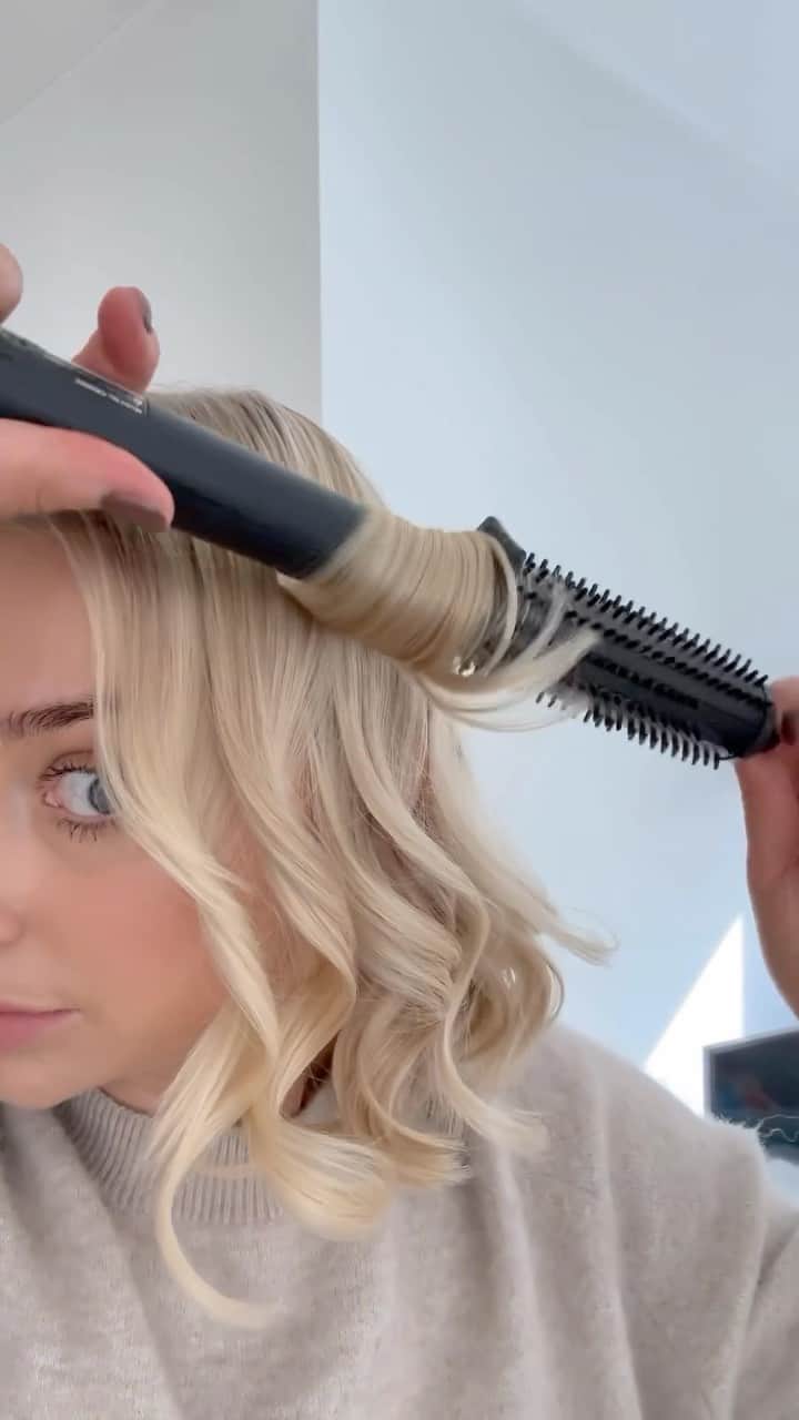 ghd hairのインスタグラム：「@oliviarose doing it for all the short hair girlies 🤍 Olivia uses our viral hot brush to create bouncy waves on her adorable bob 👩🏼✨  #ghd #ghdhair #ghdrise #shorthair #shorthairstyle #shorthairstyling #shorthairinspo」
