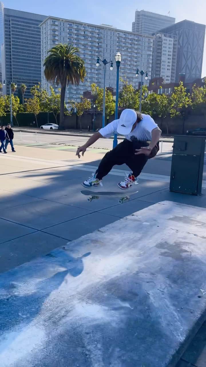 エフティーシーのインスタグラム：「🌆 @kilianzehnder 🌆 📲 @pier7sf #ftc #ftcskateboarding #forthecity #ftcsanfrancisco #ftcjp #ftctokyo #ftcnagoya #ftcosaka #ftcnewyork」