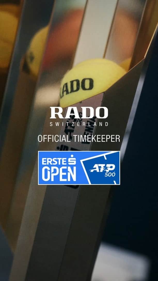 ラドーのインスタグラム：「Rado takes on the Erste Bank Open. As the Official Timekeeper and gold partner of the @erstebankopen, Rado was proud to support the 49th edition of Austria’s biggest sporting events. The men’s tennis tournament is held in front of packed crowds at Vienna’s Stadthalle, a beloved annual tradition. In a sport that demands scrupulous training and precision, Rado is delighted to find an ally.​  #Rado #Feelit #ErsteBankOpen」